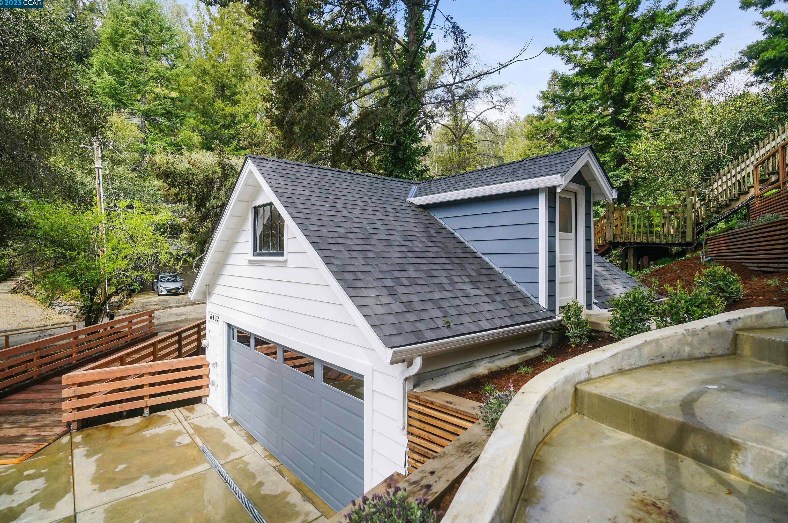6432 Pinehaven Rd, Oakland, CA 94611-1246
