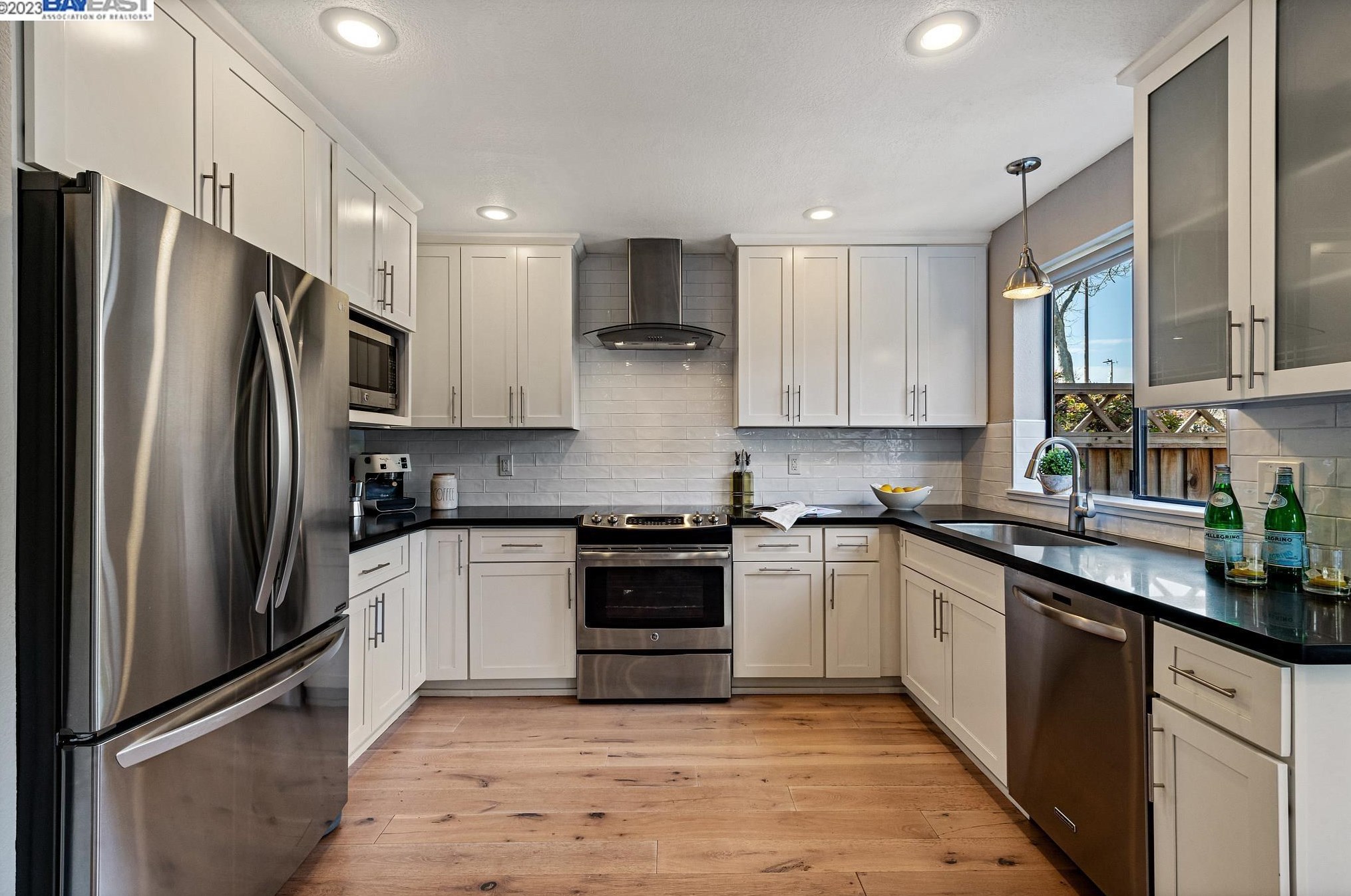 2721 Young St, Alameda, CA 94502-7904