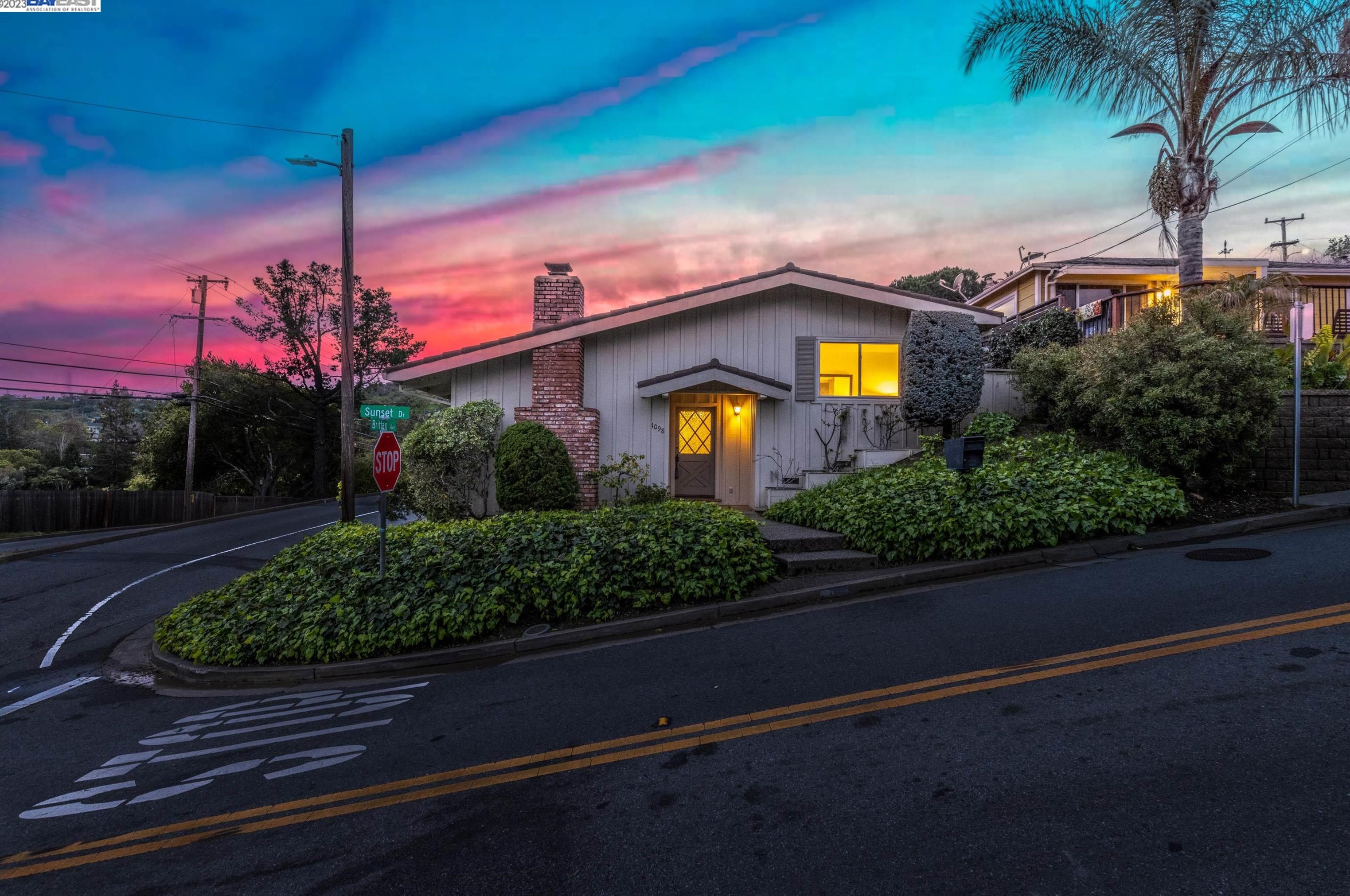 1098 Sunset Dr, San Carlos, CA 94070