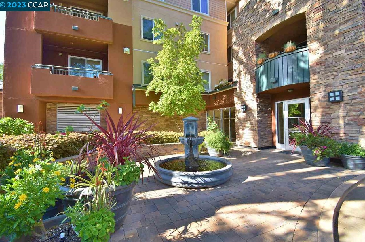 1310 Creekside Dr, Walnut Creek, CA 94596-5740