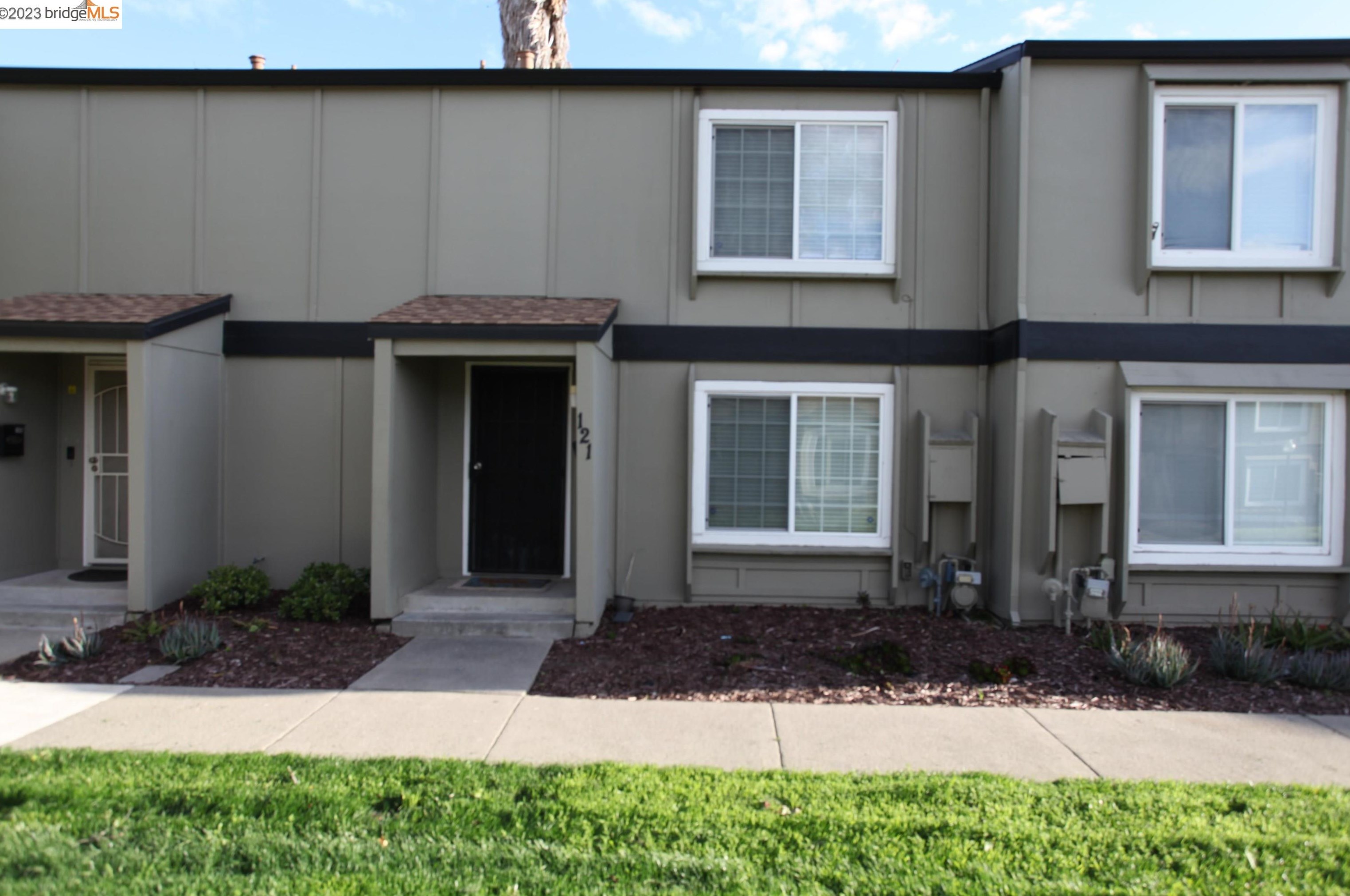 121 Rainier Ln, Antioch, CA 94509-5672