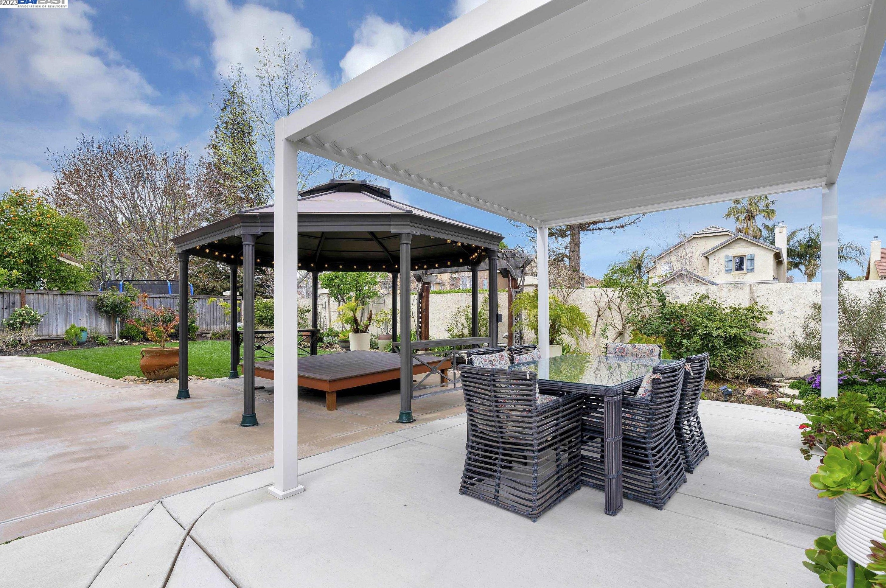 549 Mendota St, Los Angeles CA  94513-6374 exterior