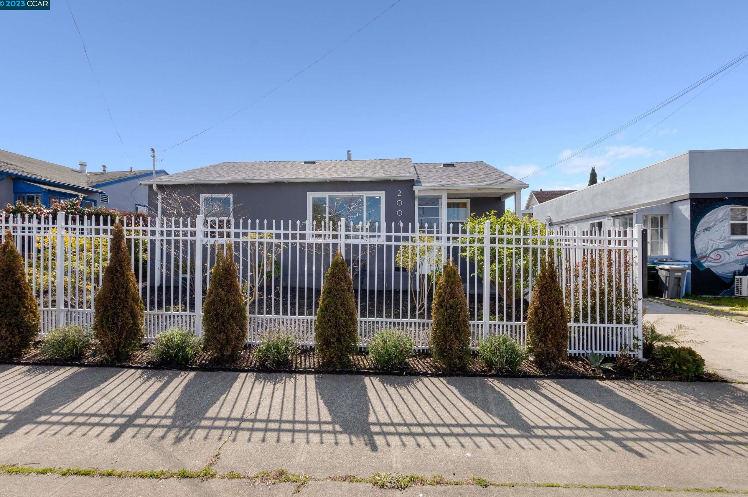 2004 Russell St, Berkeley, CA 94703