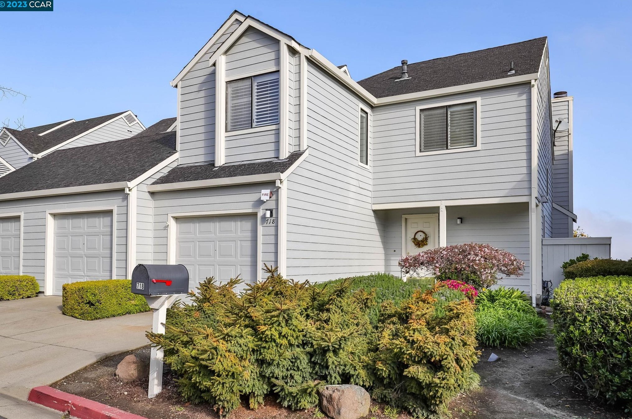 718 Live Oak Ln, Pinole, CA 94564