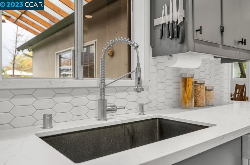 3264 Hudson Ave, Walnut Creek CA  94597-1827 exterior