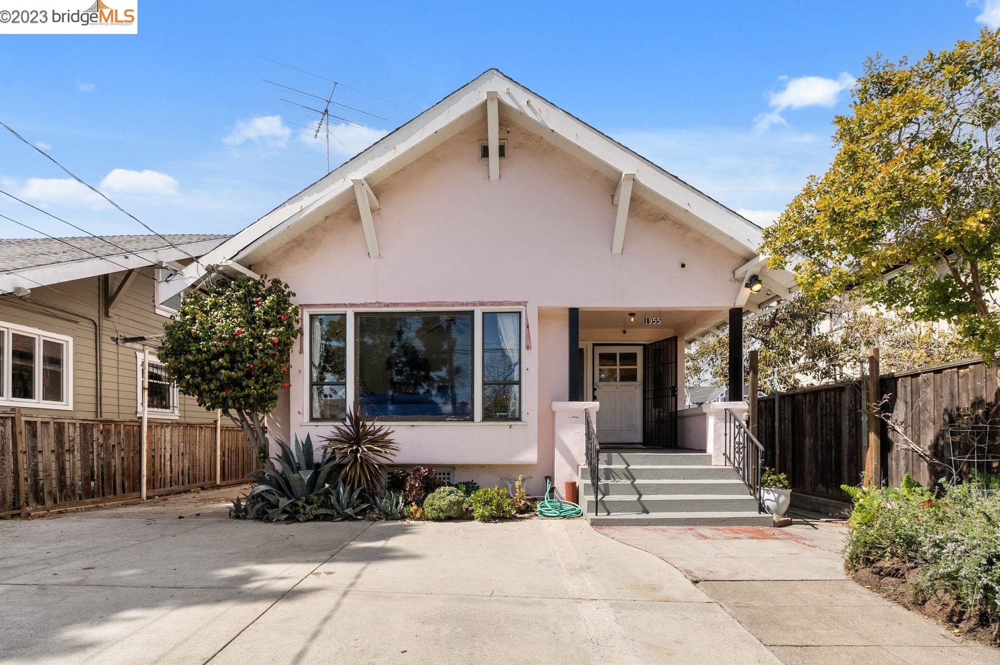 1955 Seminary Ave, Oakland, CA 94621-4143