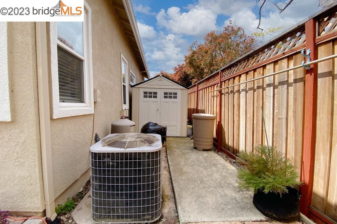 926 Blossom Dr, Los Angeles CA  94513-6144 exterior