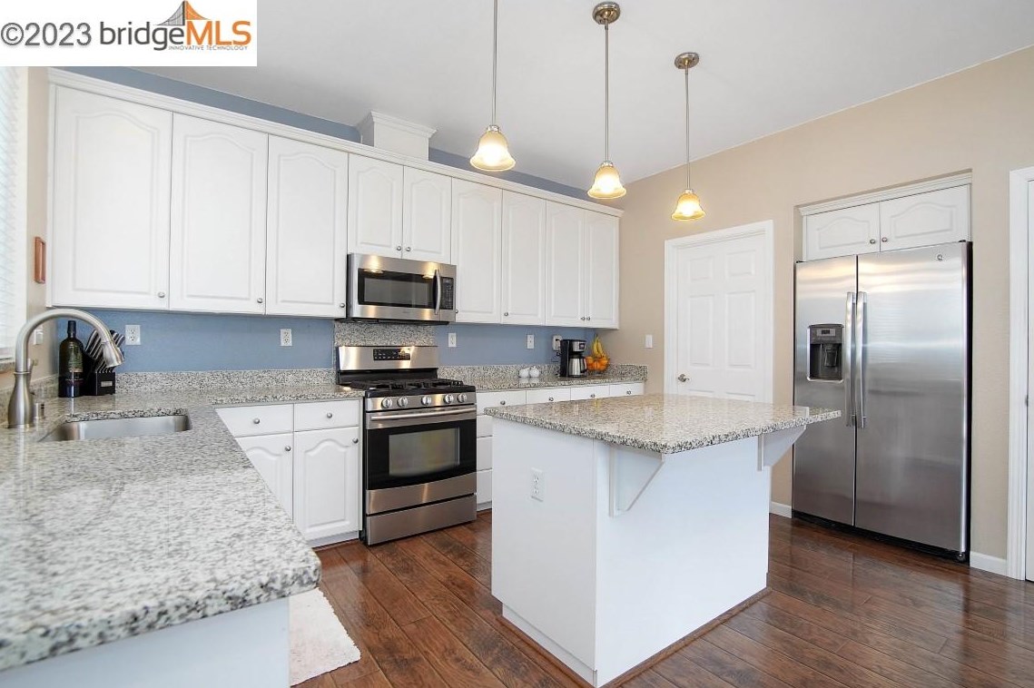 926 Blossom Dr, Los Angeles CA  94513-6144 exterior