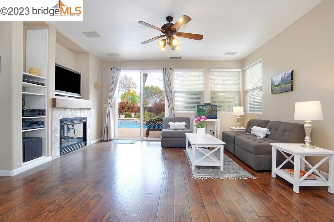 926 Blossom Dr, Los Angeles CA  94513-6144 exterior