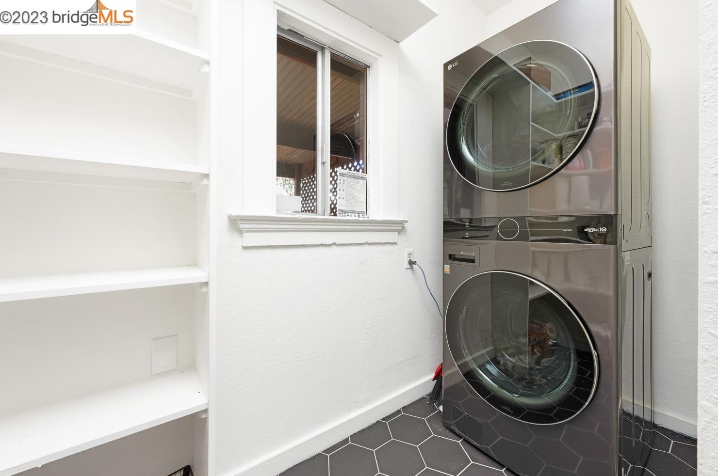 1421 Peralta St, Oakland CA  94607-2017 exterior