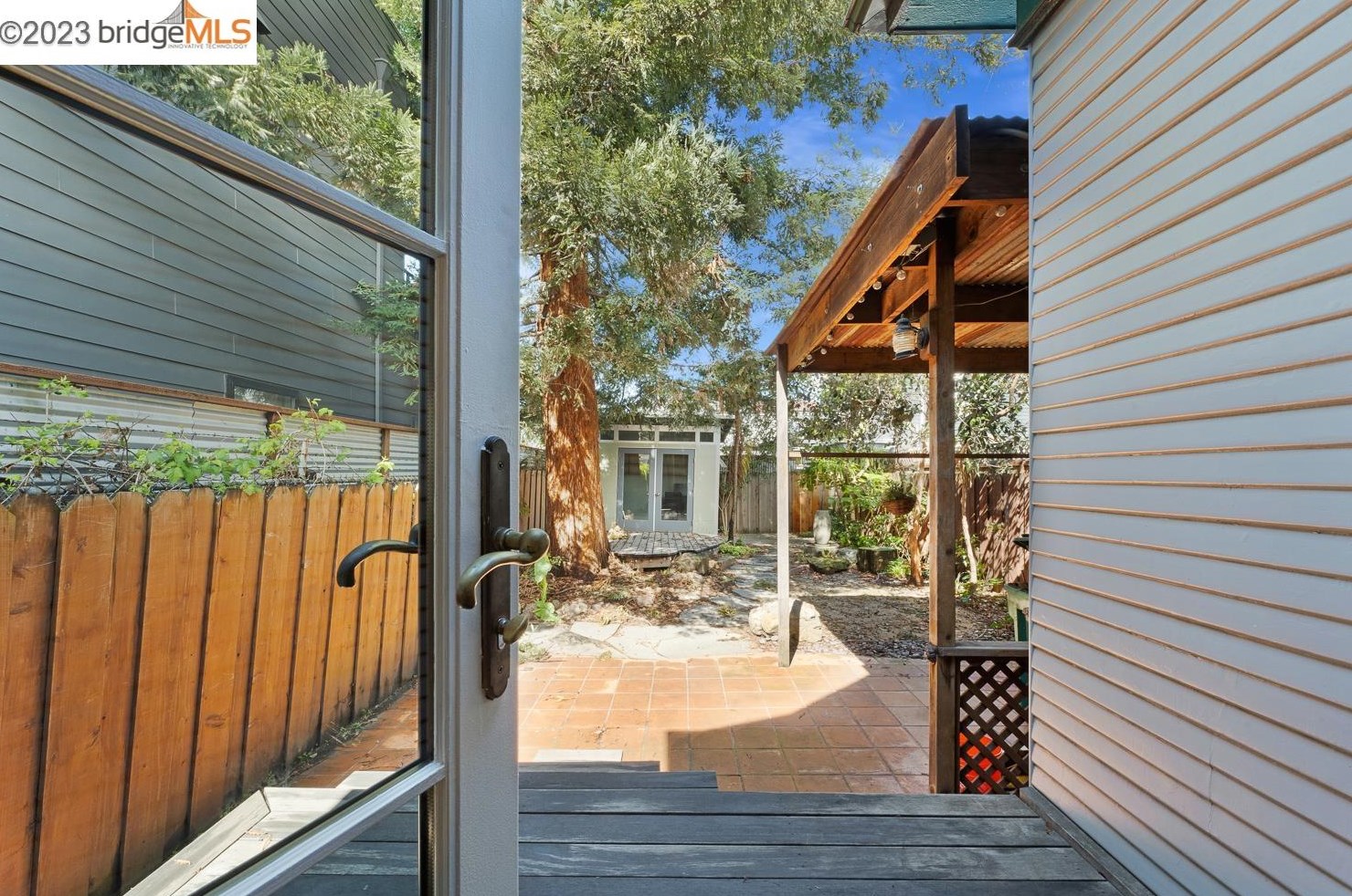 1421 Peralta St, Oakland CA  94607-2017 exterior