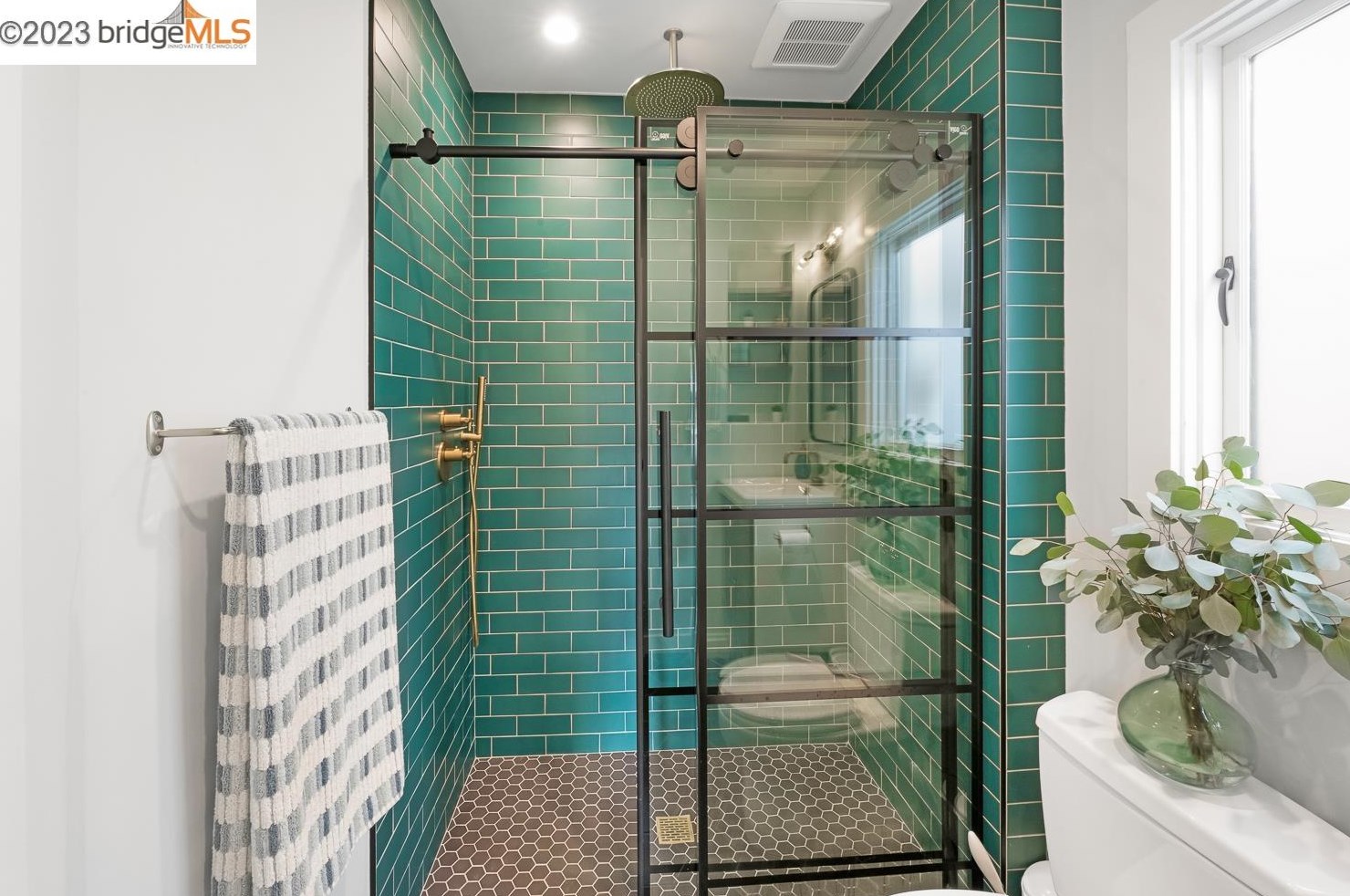 1421 Peralta St, Oakland CA  94607-2017 exterior