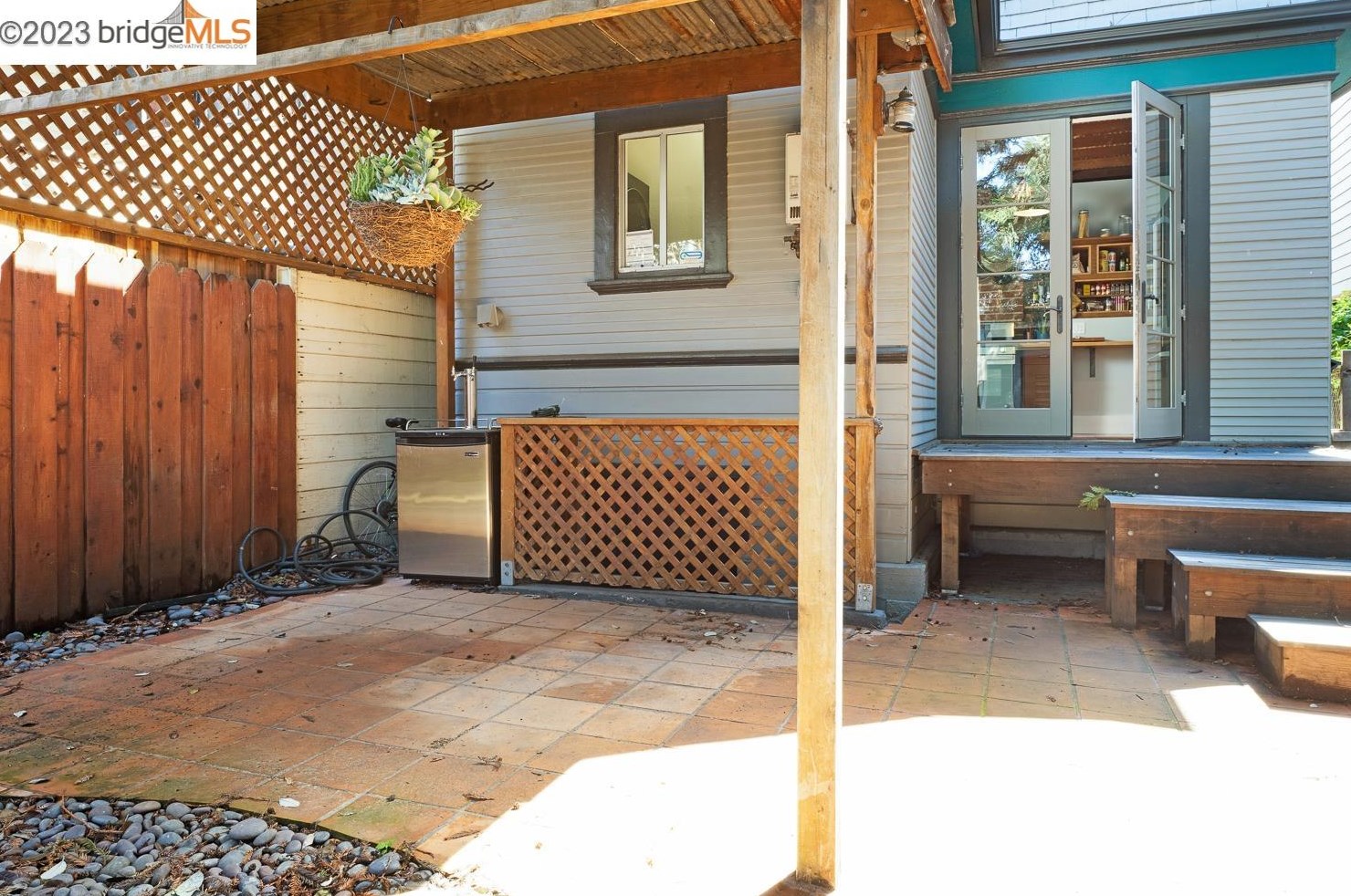 1421 Peralta St, Oakland CA  94607-2017 exterior