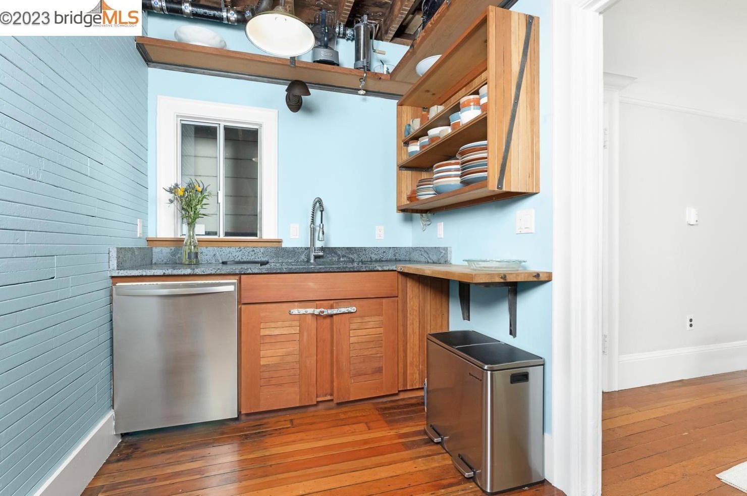 1421 Peralta St, Oakland CA  94607-2017 exterior