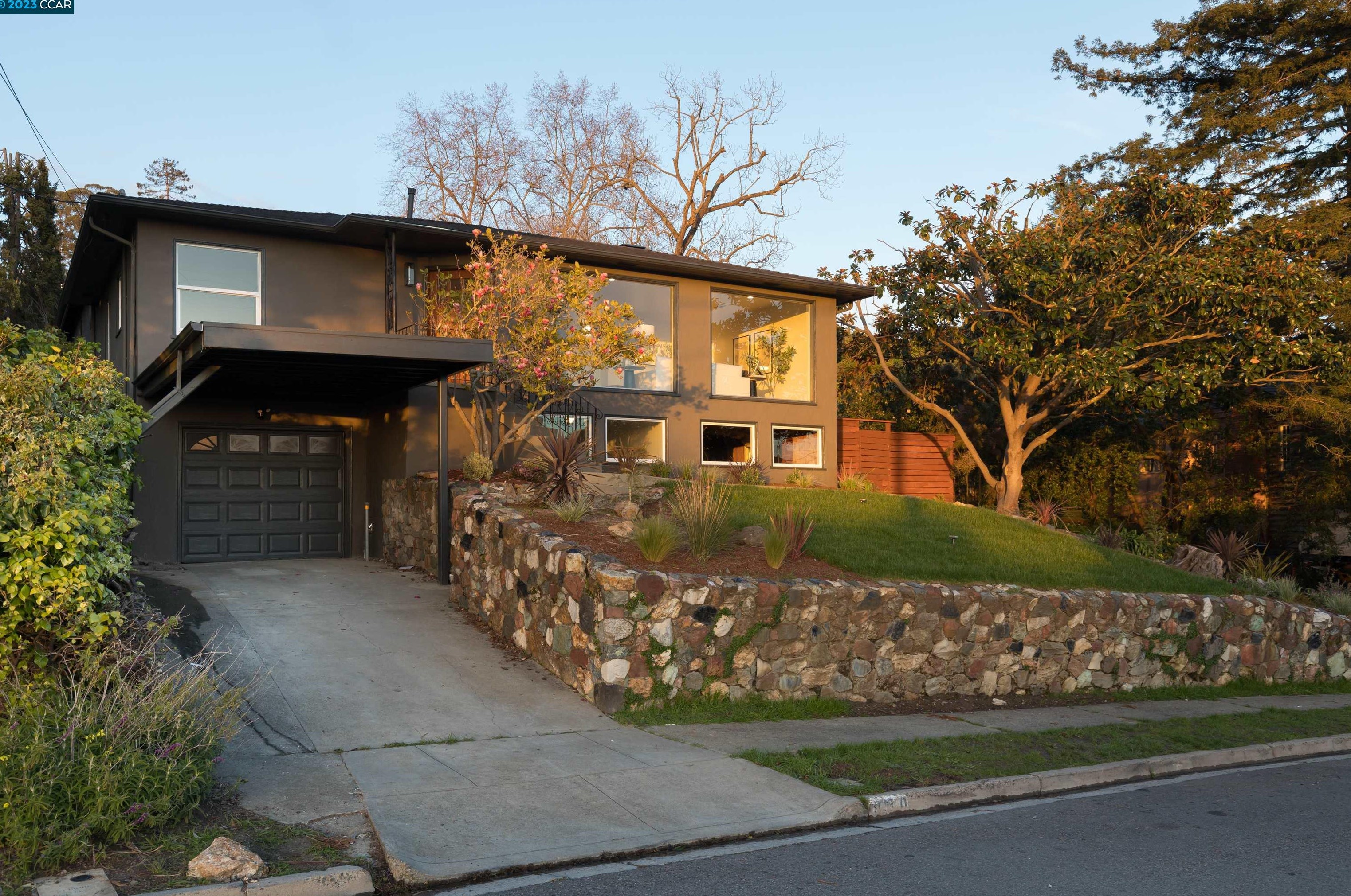 930 Galvin Dr, Richmond, CA 94530