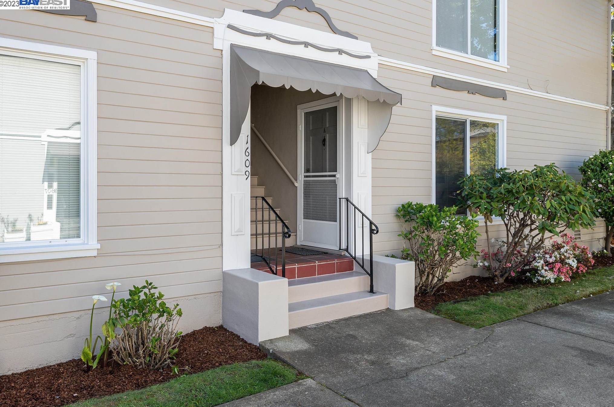 1609 Santa Clara Ave, Alameda, CA 94501-2565