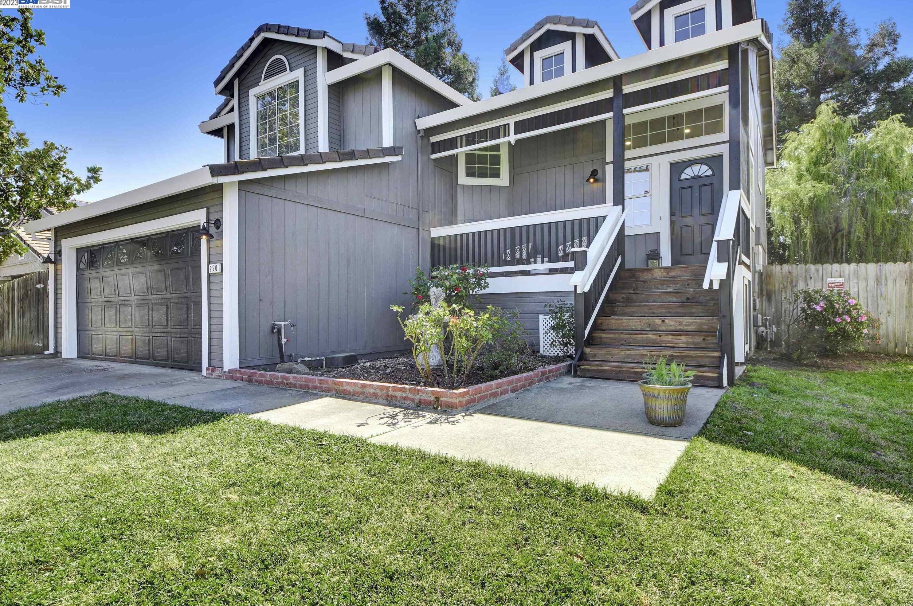 250 Lonely Oak St, Yuba City, CA 95991-8224