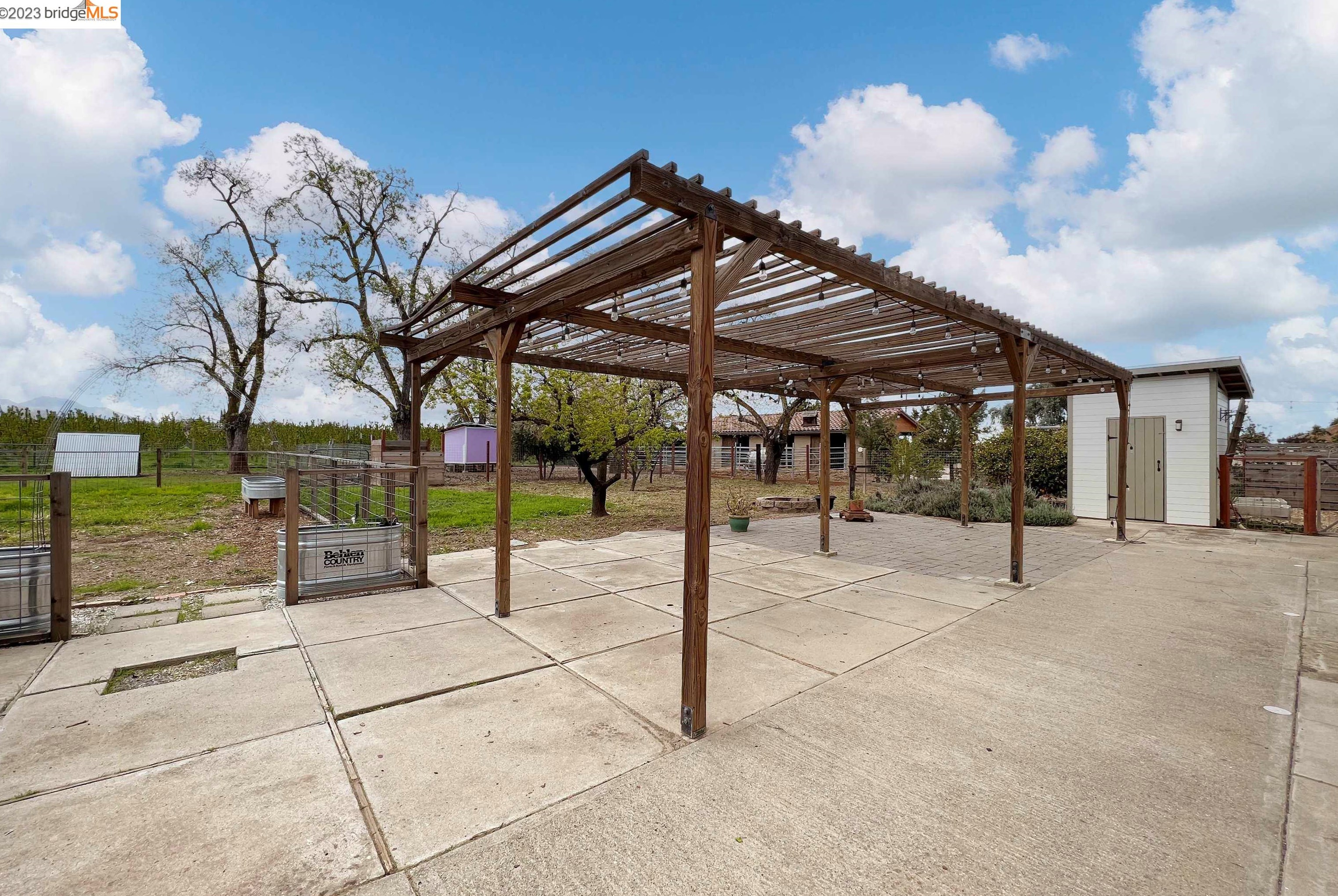 2661 Walnut Blvd, Los Angeles CA  94513-4402 exterior