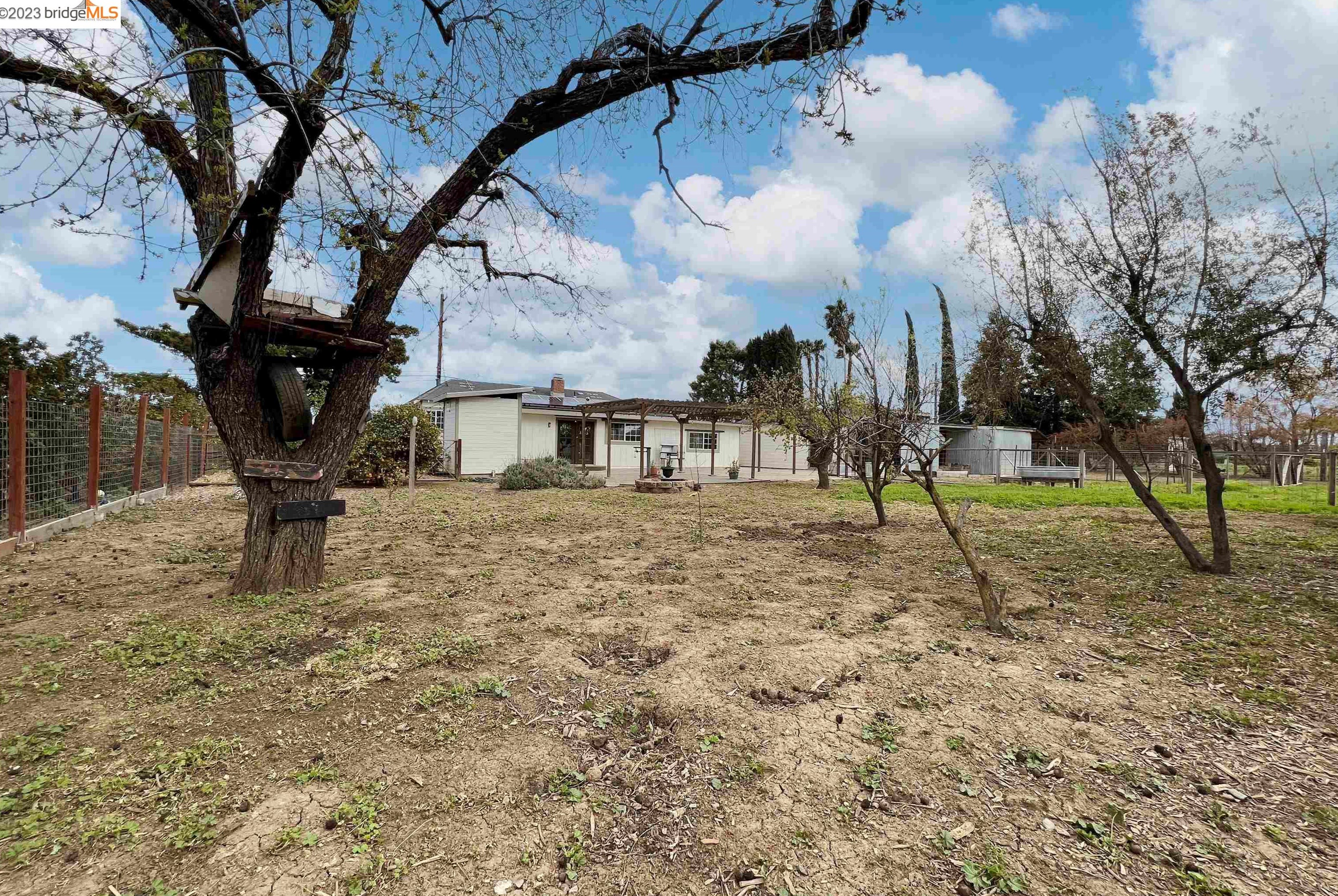 2661 Walnut Blvd, Los Angeles CA  94513-4402 exterior