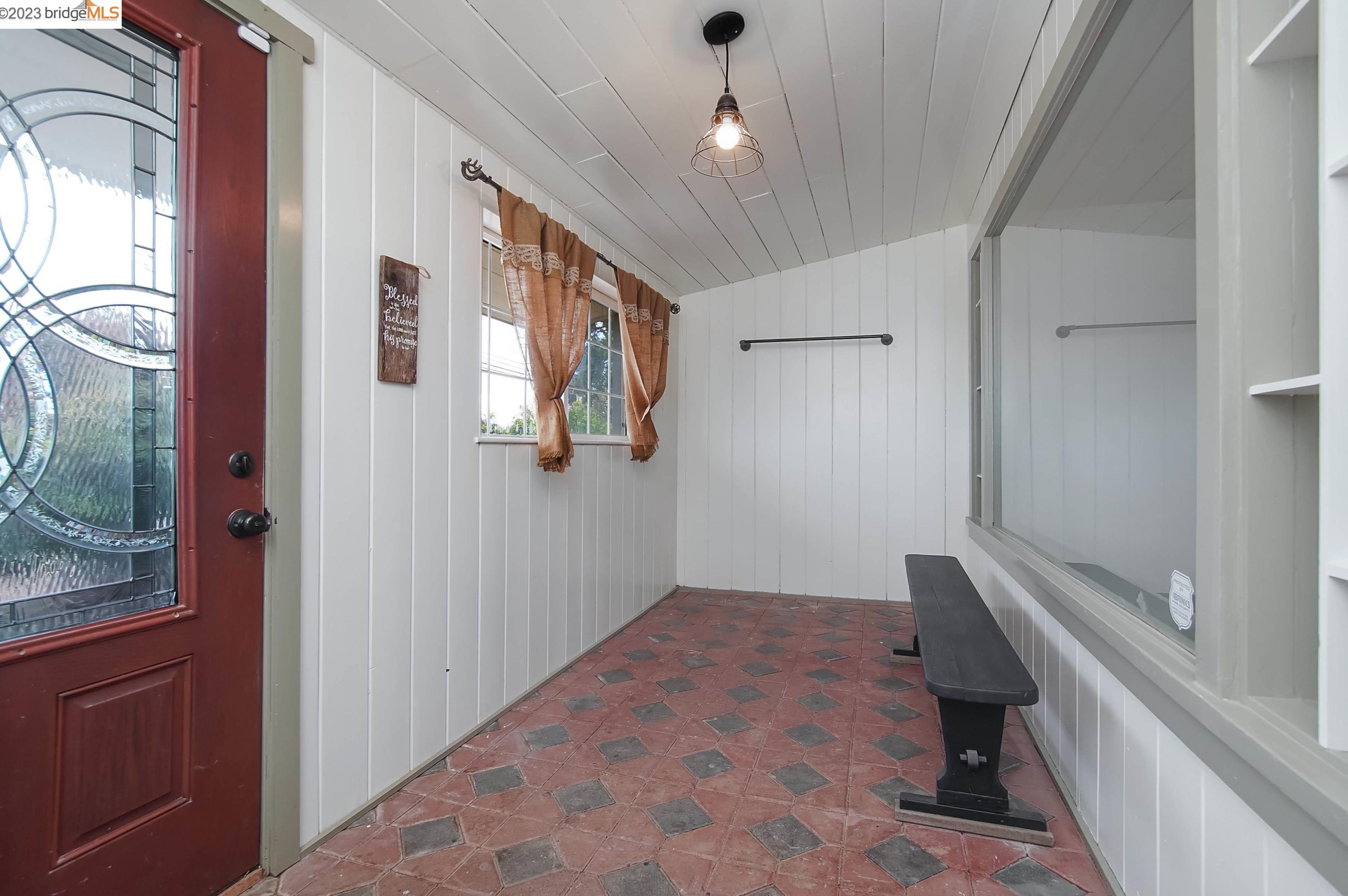 2661 Walnut Blvd, Los Angeles CA  94513-4402 exterior