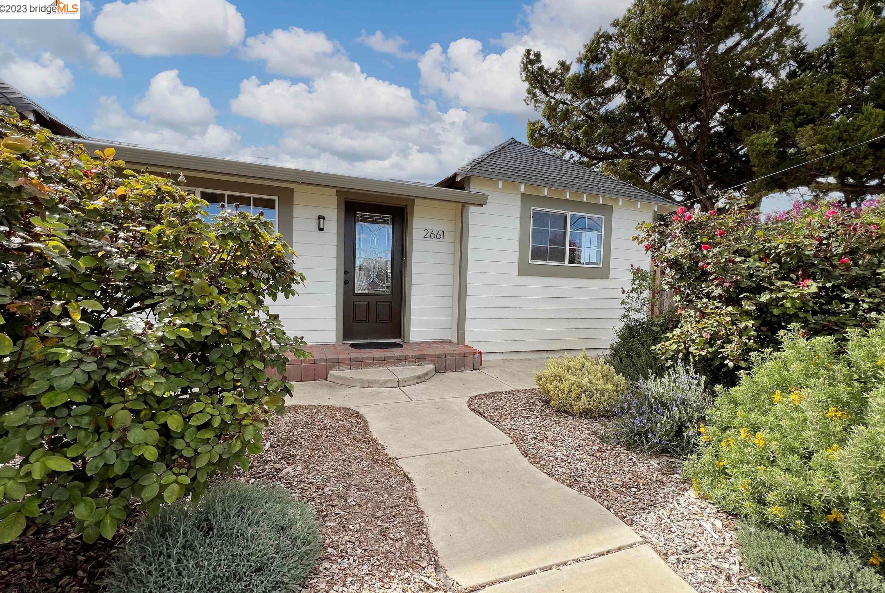 2661 Walnut Blvd, Los Angeles CA  94513-4402 exterior