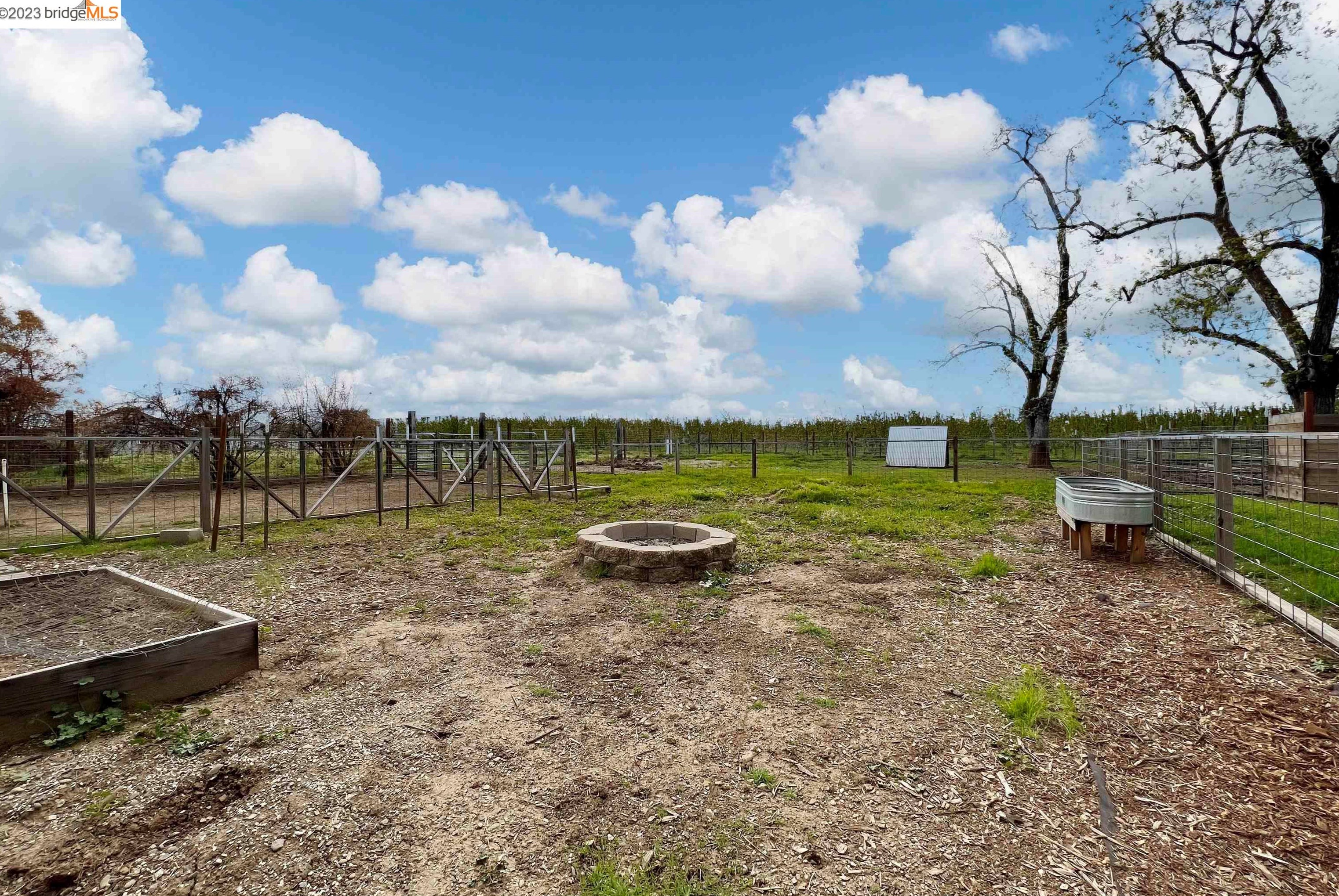 2661 Walnut Blvd, Los Angeles CA  94513-4402 exterior