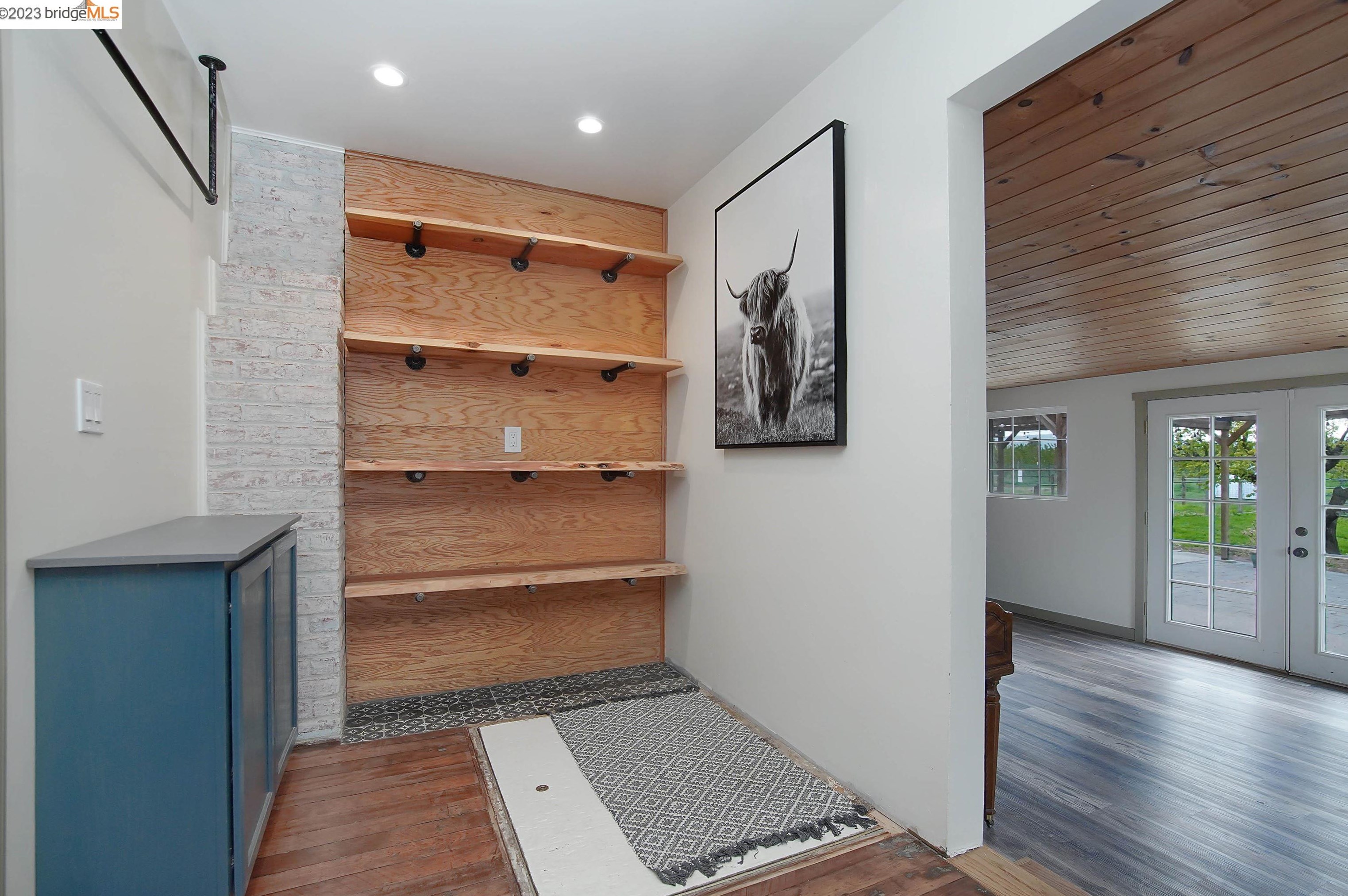 2661 Walnut Blvd, Los Angeles CA  94513-4402 exterior