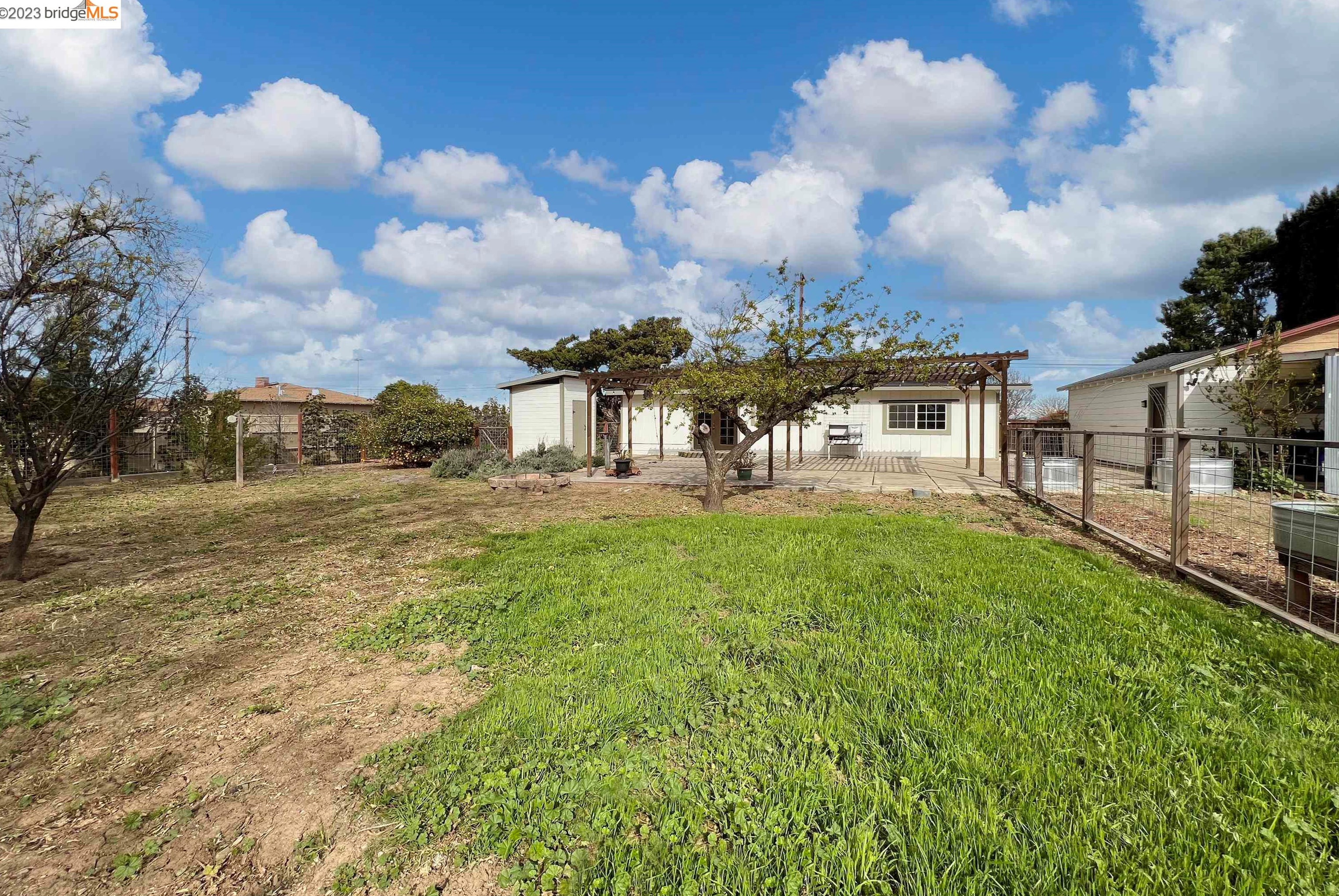 2661 Walnut Blvd, Los Angeles CA  94513-4402 exterior