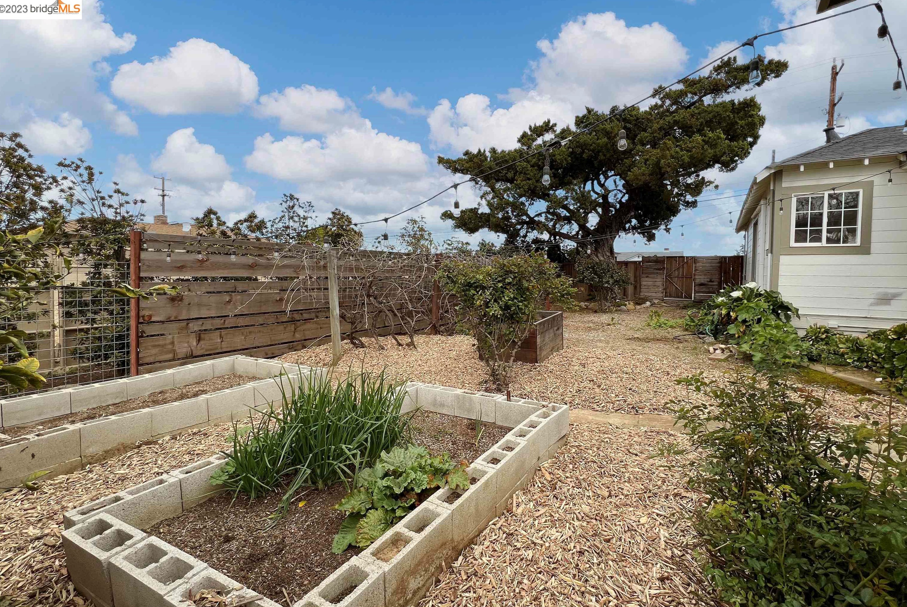 2661 Walnut Blvd, Los Angeles CA  94513-4402 exterior