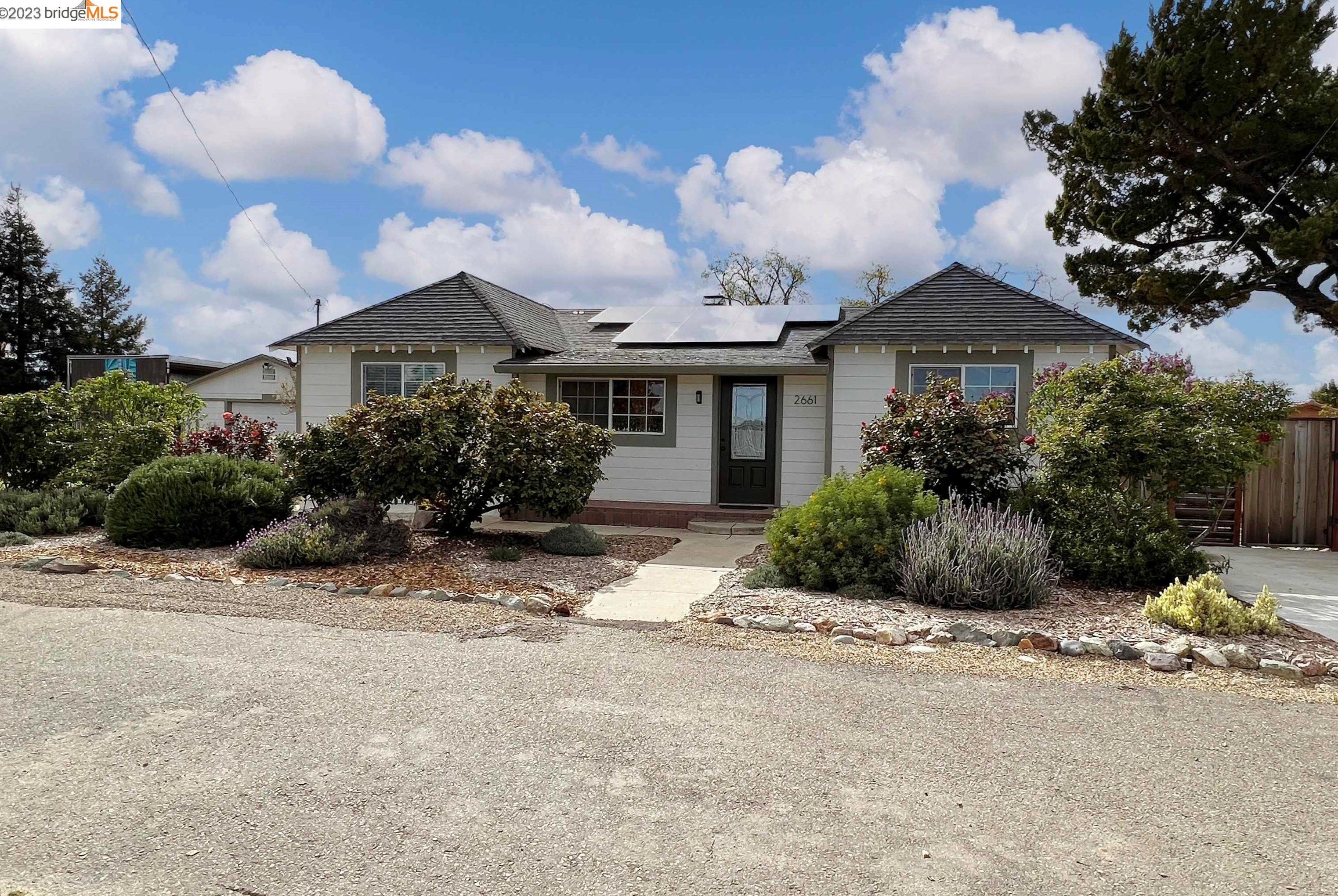 2661 Walnut Blvd, Los Angeles CA  94513-4402 exterior