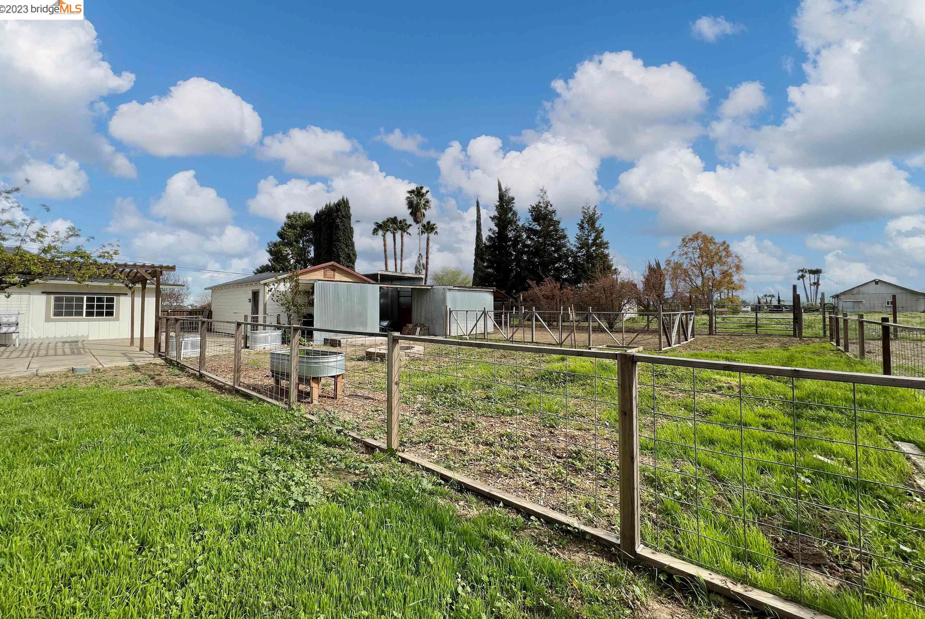 2661 Walnut Blvd, Los Angeles CA  94513-4402 exterior