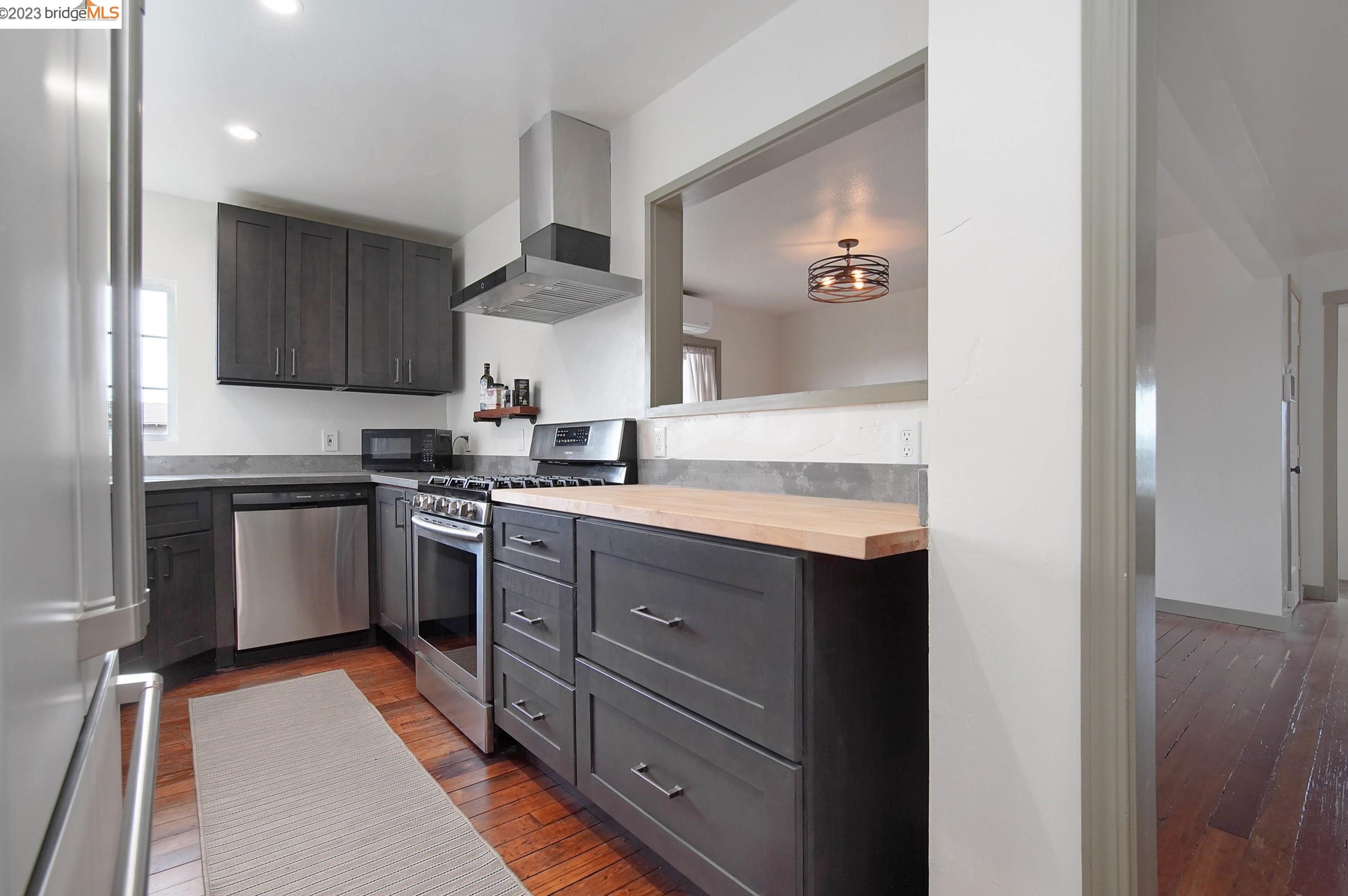 2661 Walnut Blvd, Los Angeles CA  94513-4402 exterior