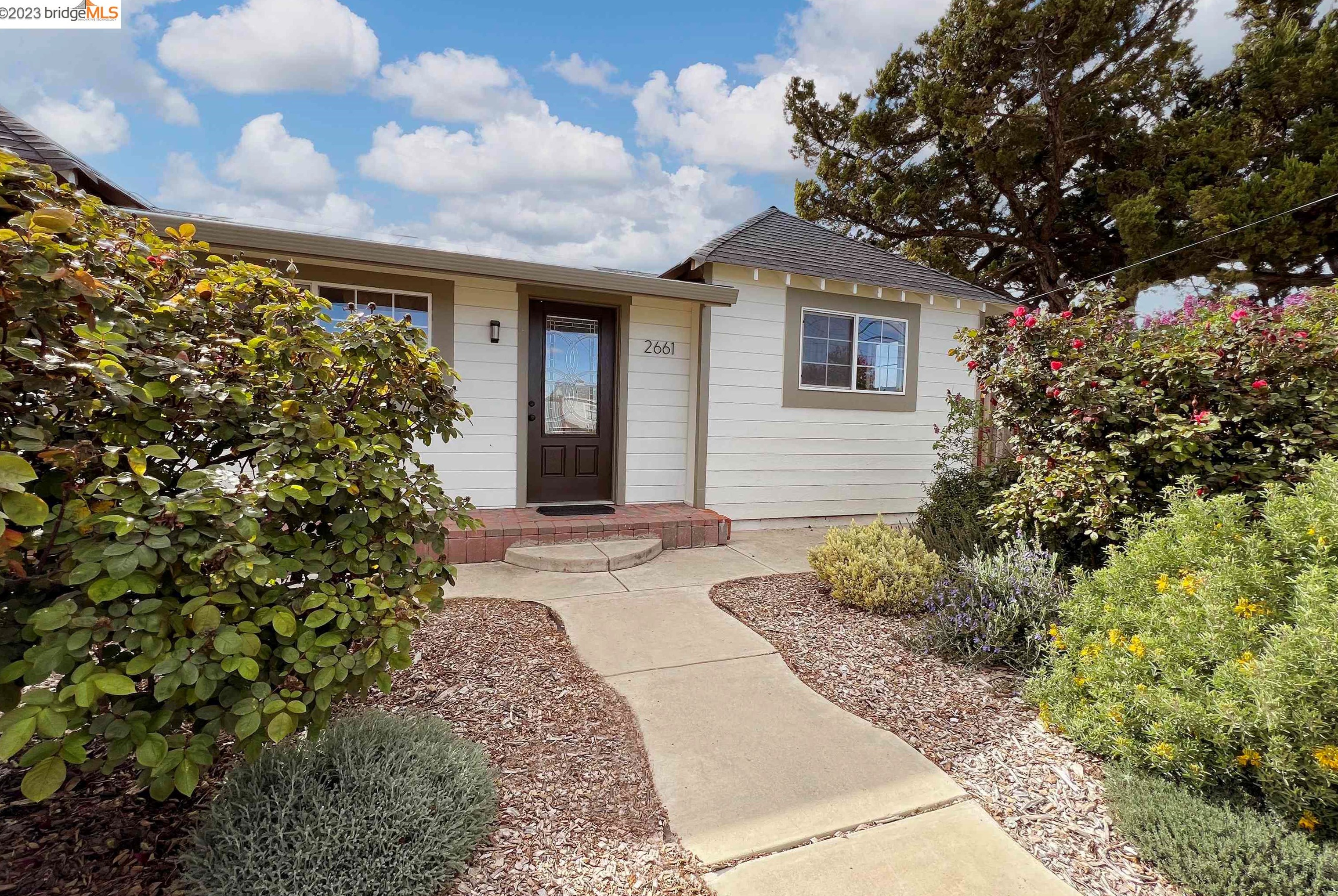 2661 Walnut Blvd, Los Angeles CA  94513-4402 exterior