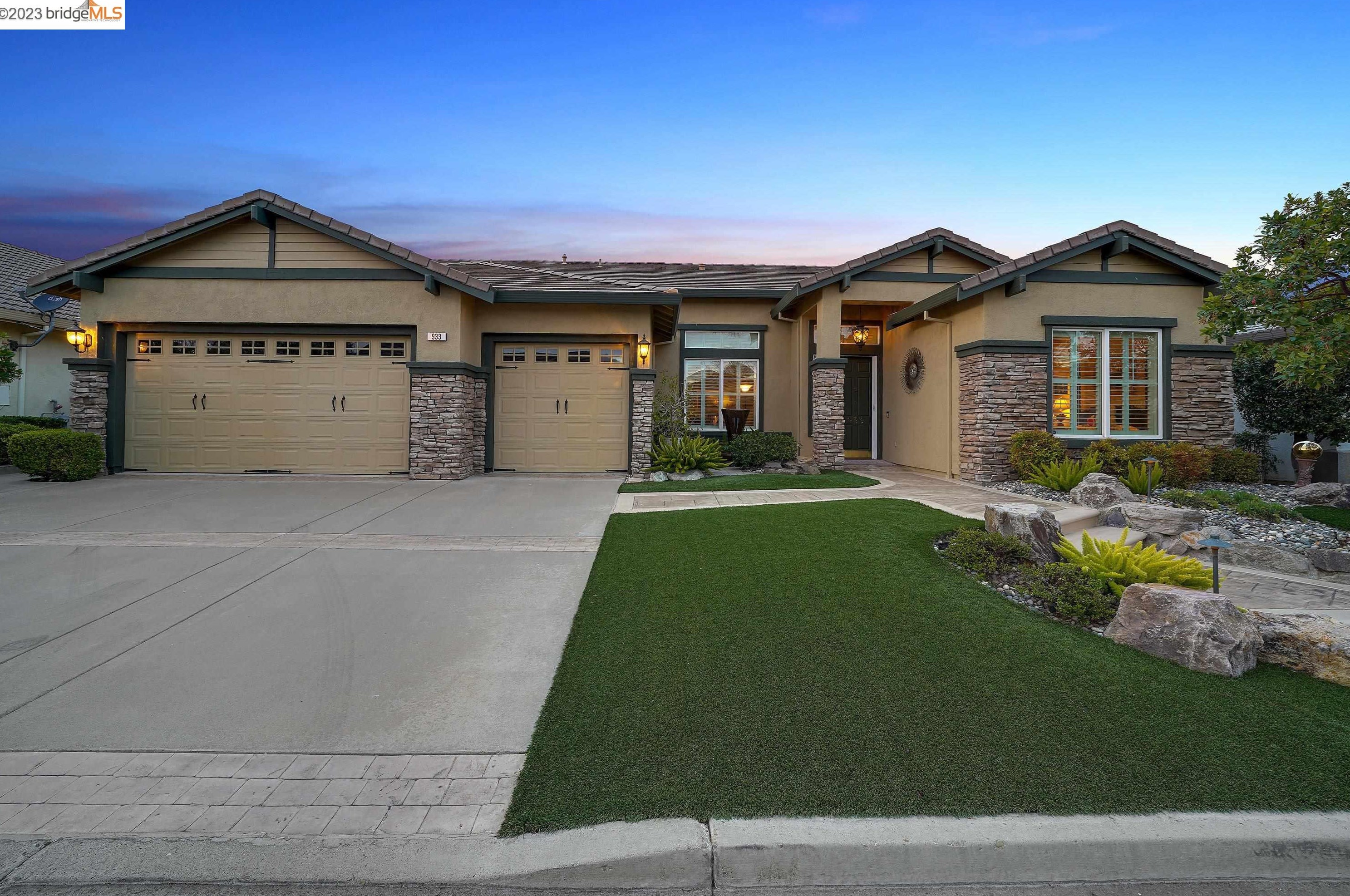 933 Suntan Ln, Los Angeles, CA 94513-6977