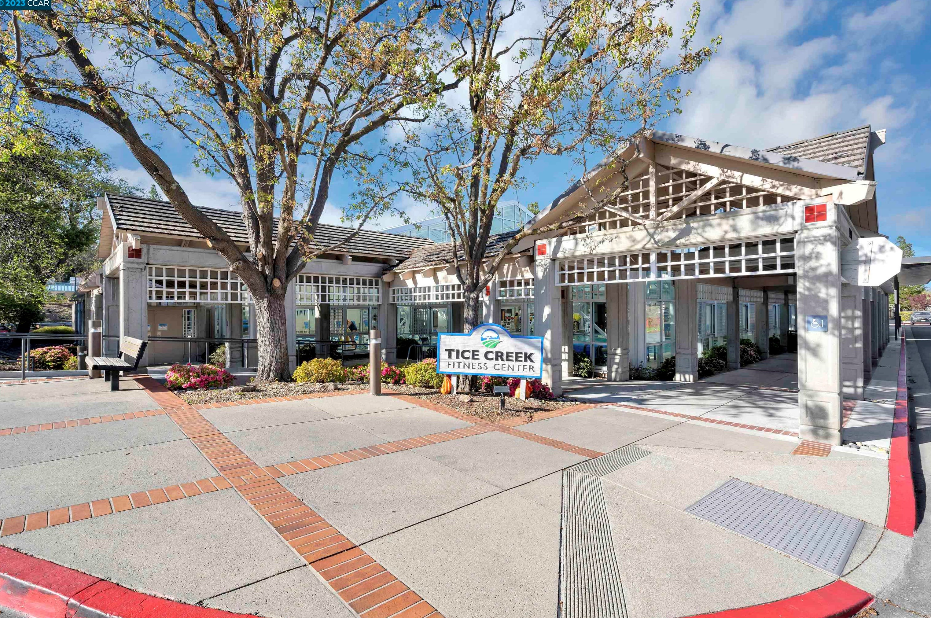 1860 Tice Creek Dr, Walnut Creek CA  94595-2400 exterior