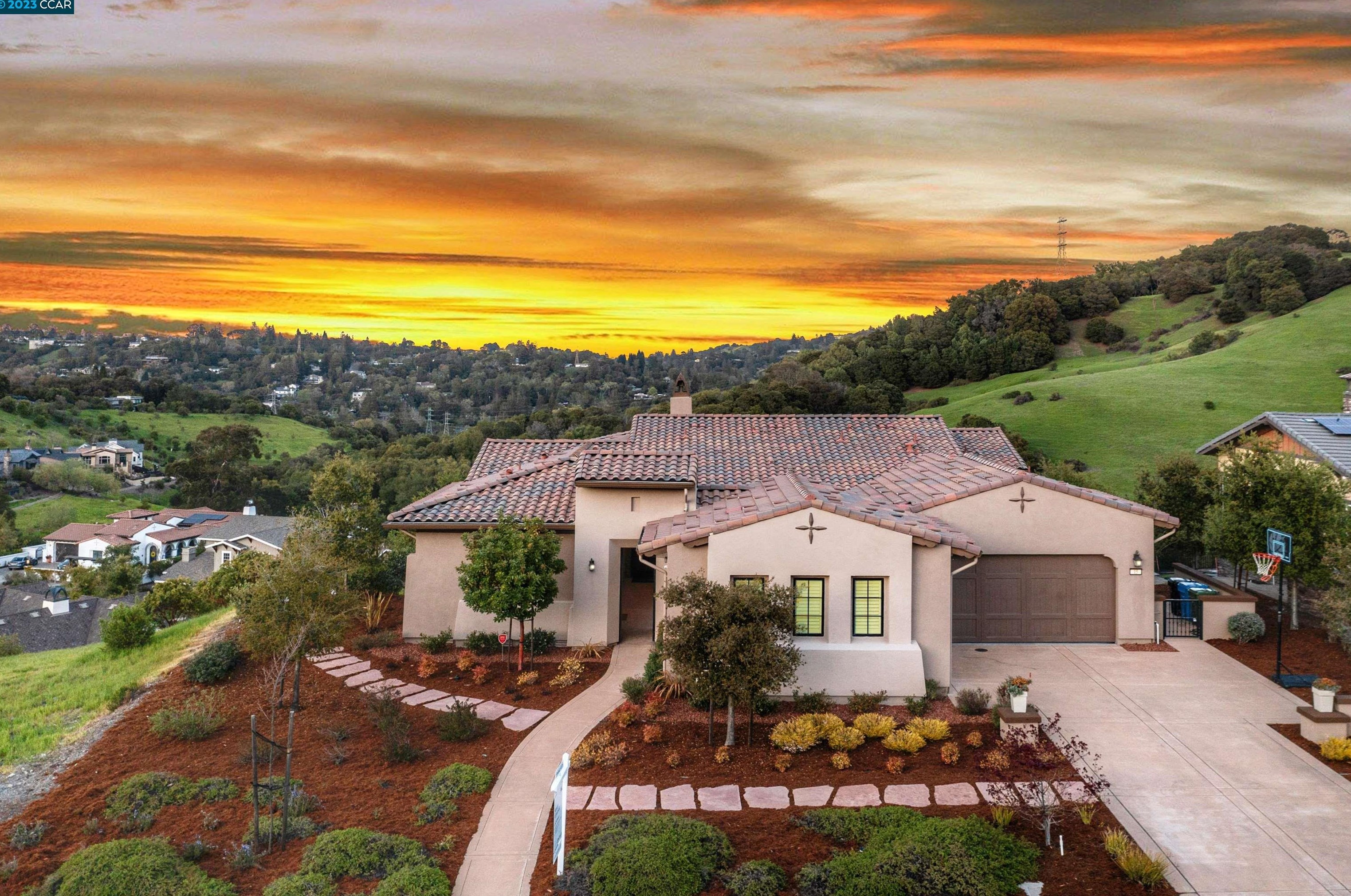 15 Wilder Rd, Orinda, CA 94563