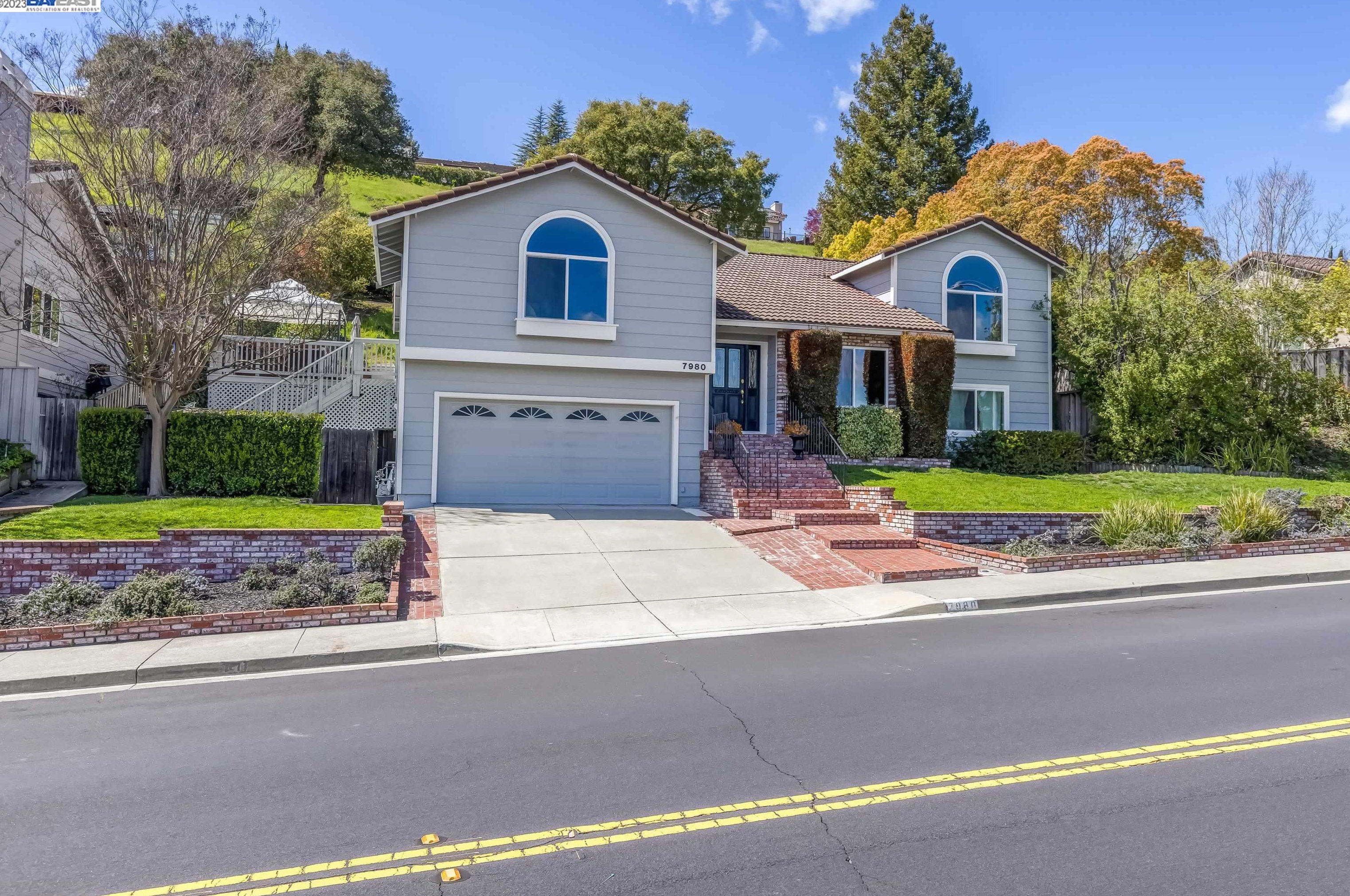 7980 Creekside Dr, Pleasanton, CA 94568