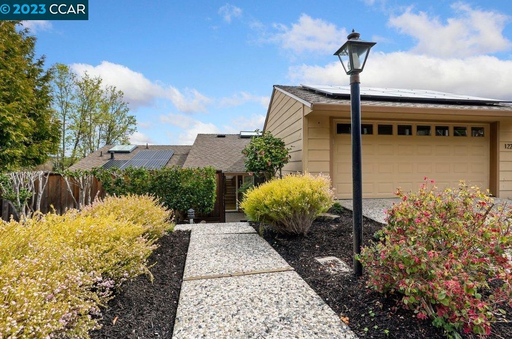 122 La Quinta St, Moraga, CA 94556-1025