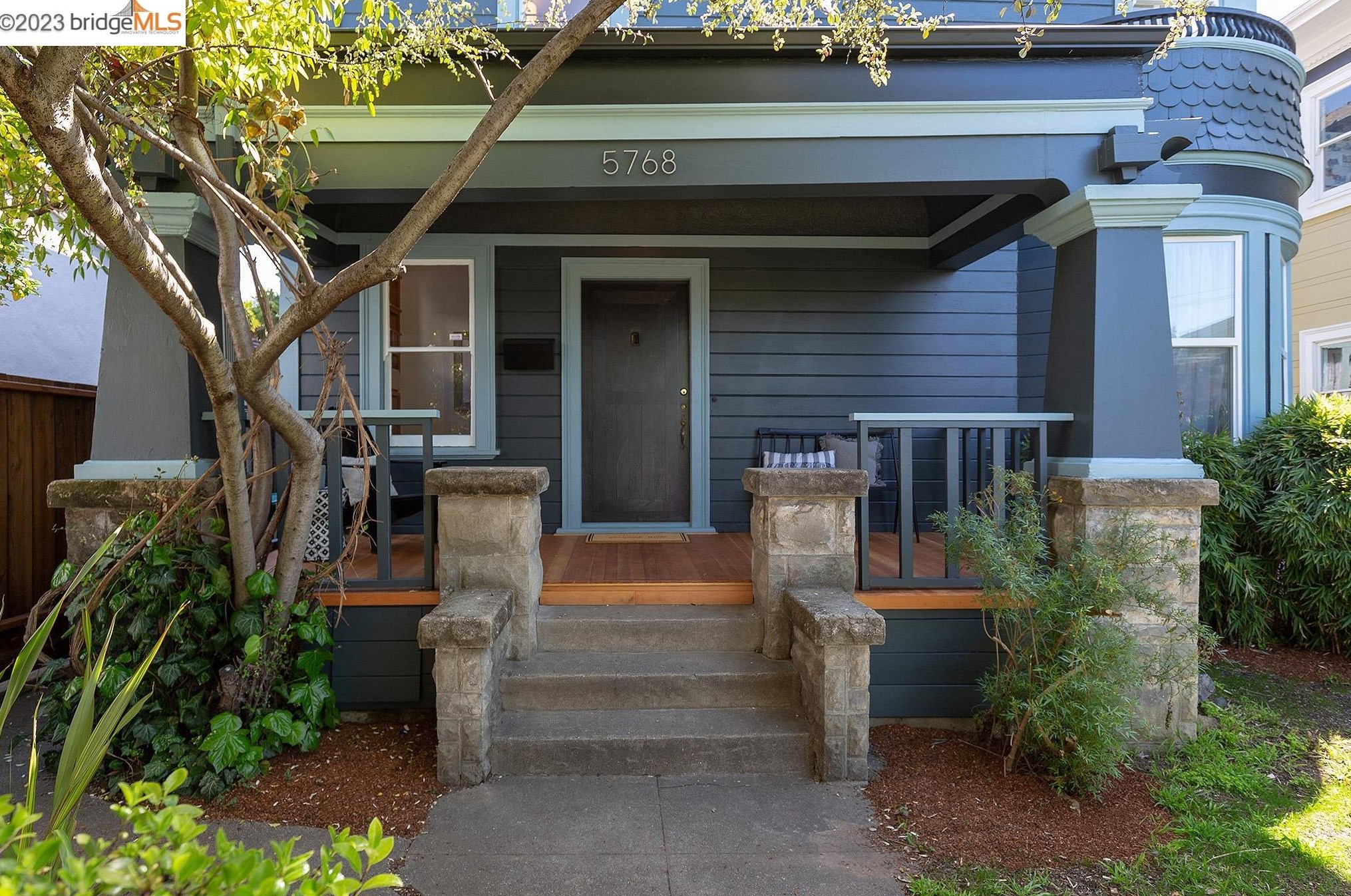 5768 Vicente St, Oakland, CA 94609-1714