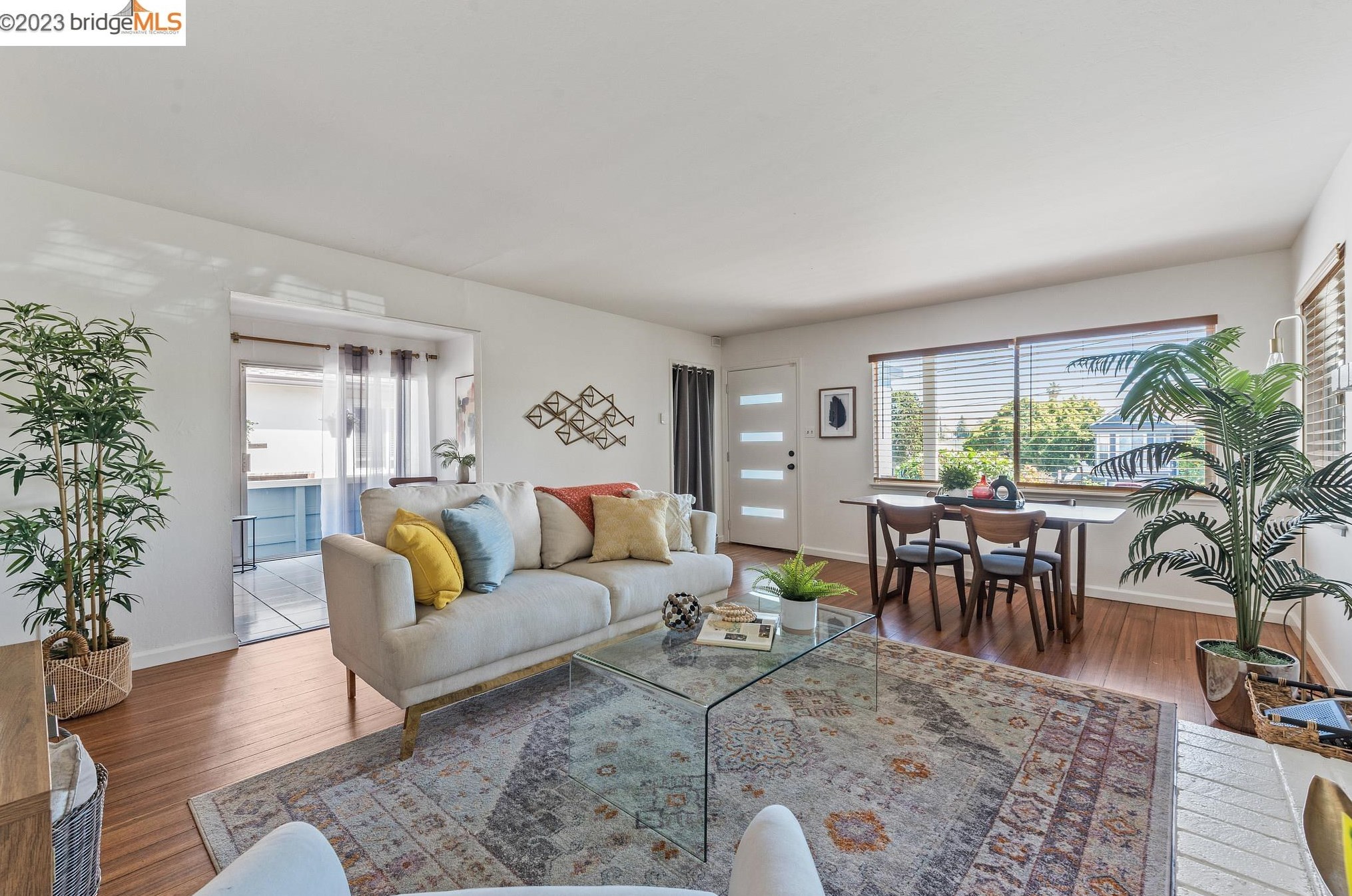 2037 19th Ave, Oakland CA  94606-4153 exterior
