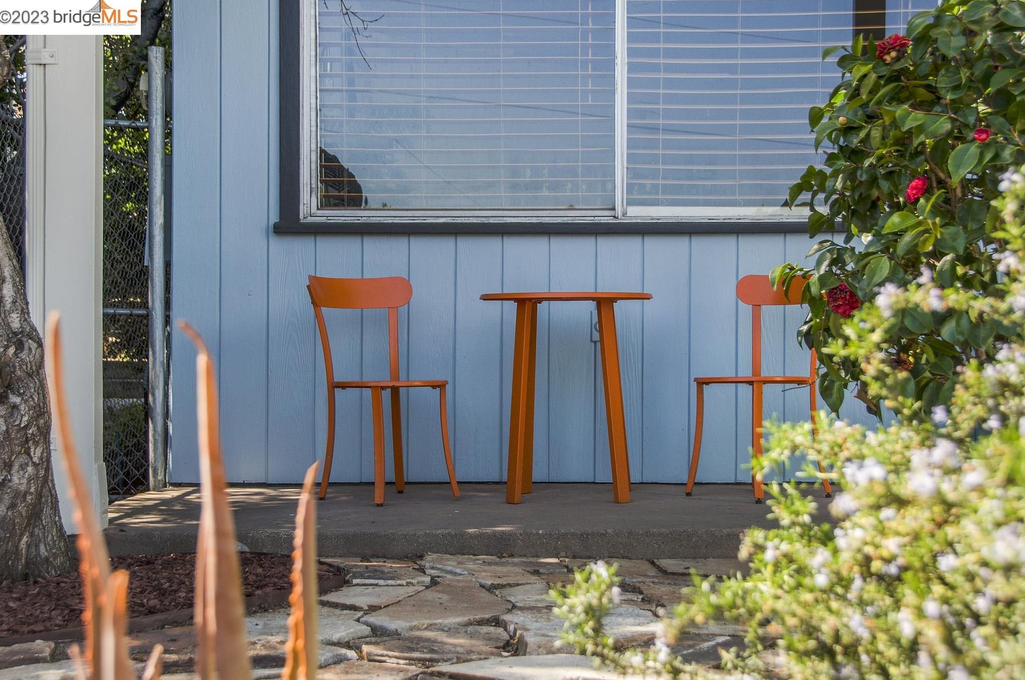 2037 19th Ave, Oakland CA  94606-4153 exterior