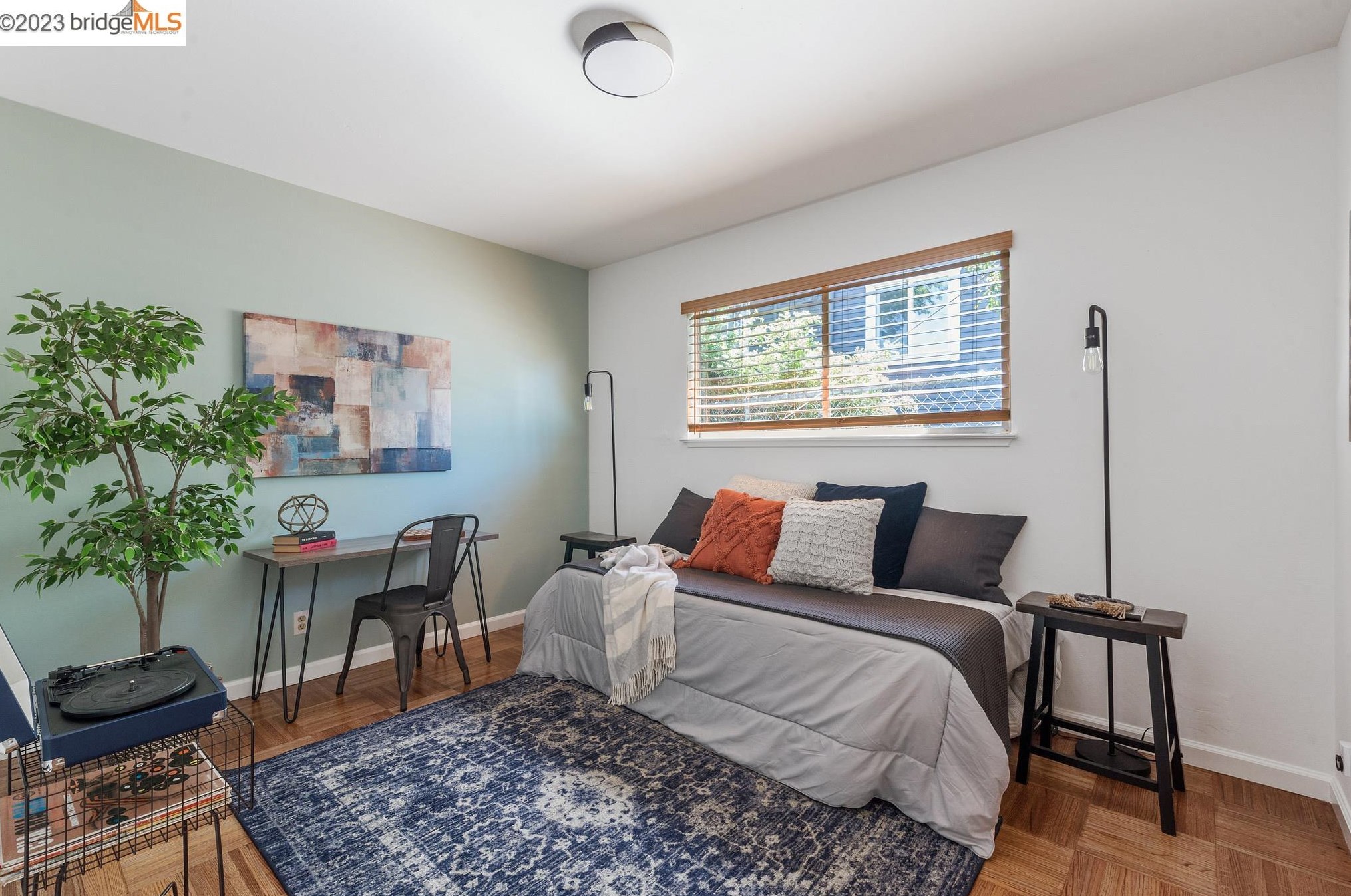 2037 19th Ave, Oakland CA  94606-4153 exterior