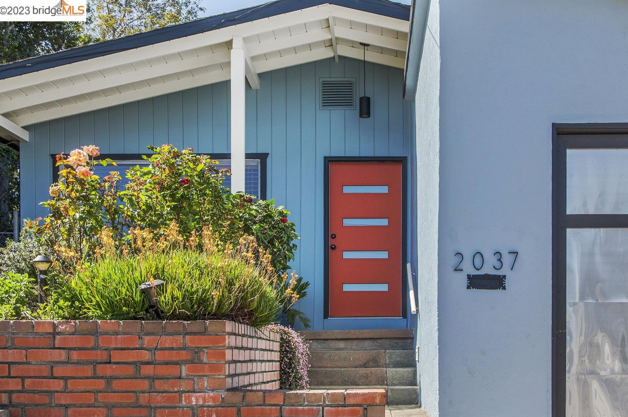 2037 19th Ave, Oakland CA  94606-4153 exterior