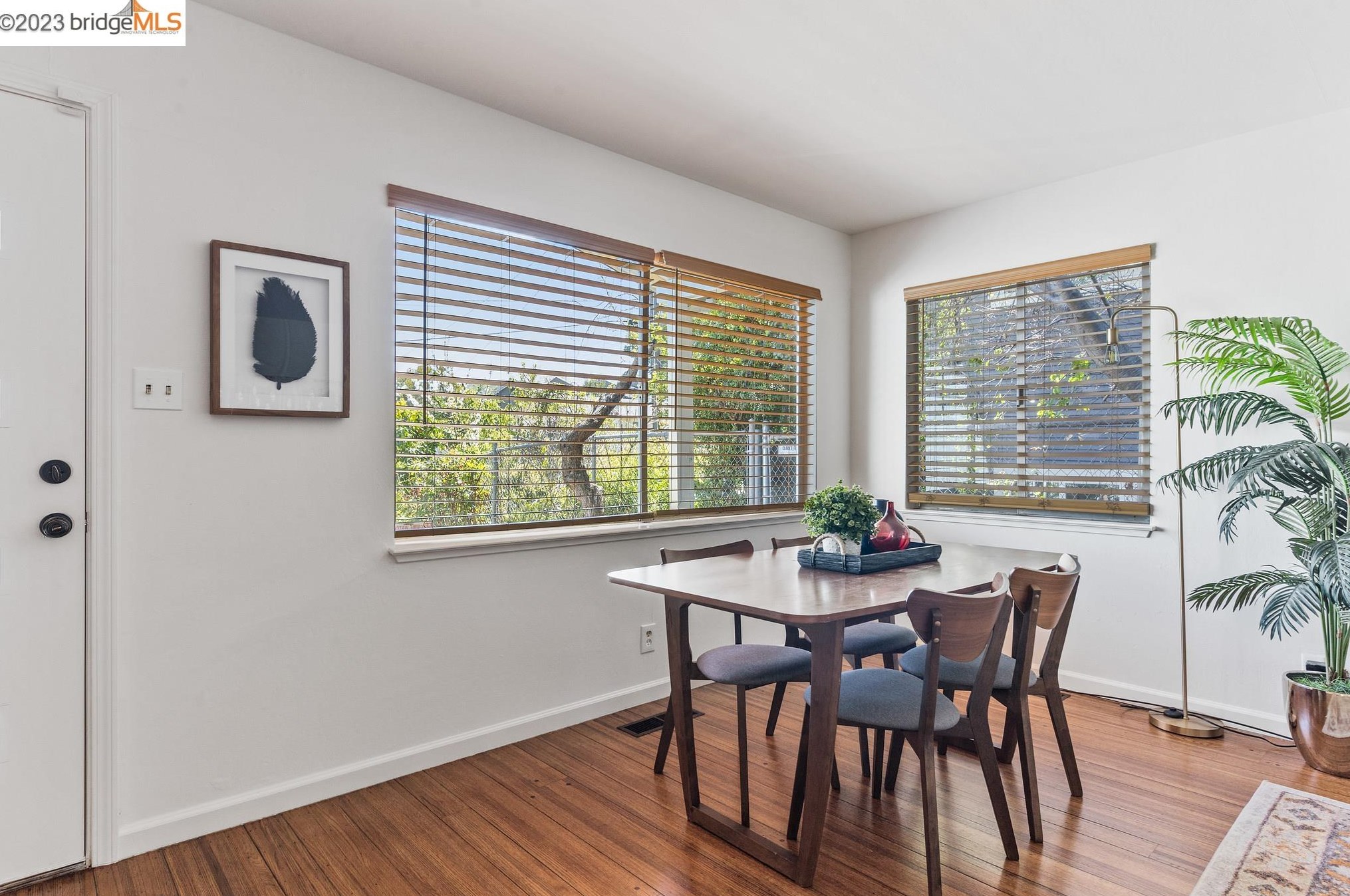 2037 19th Ave, Oakland CA  94606-4153 exterior