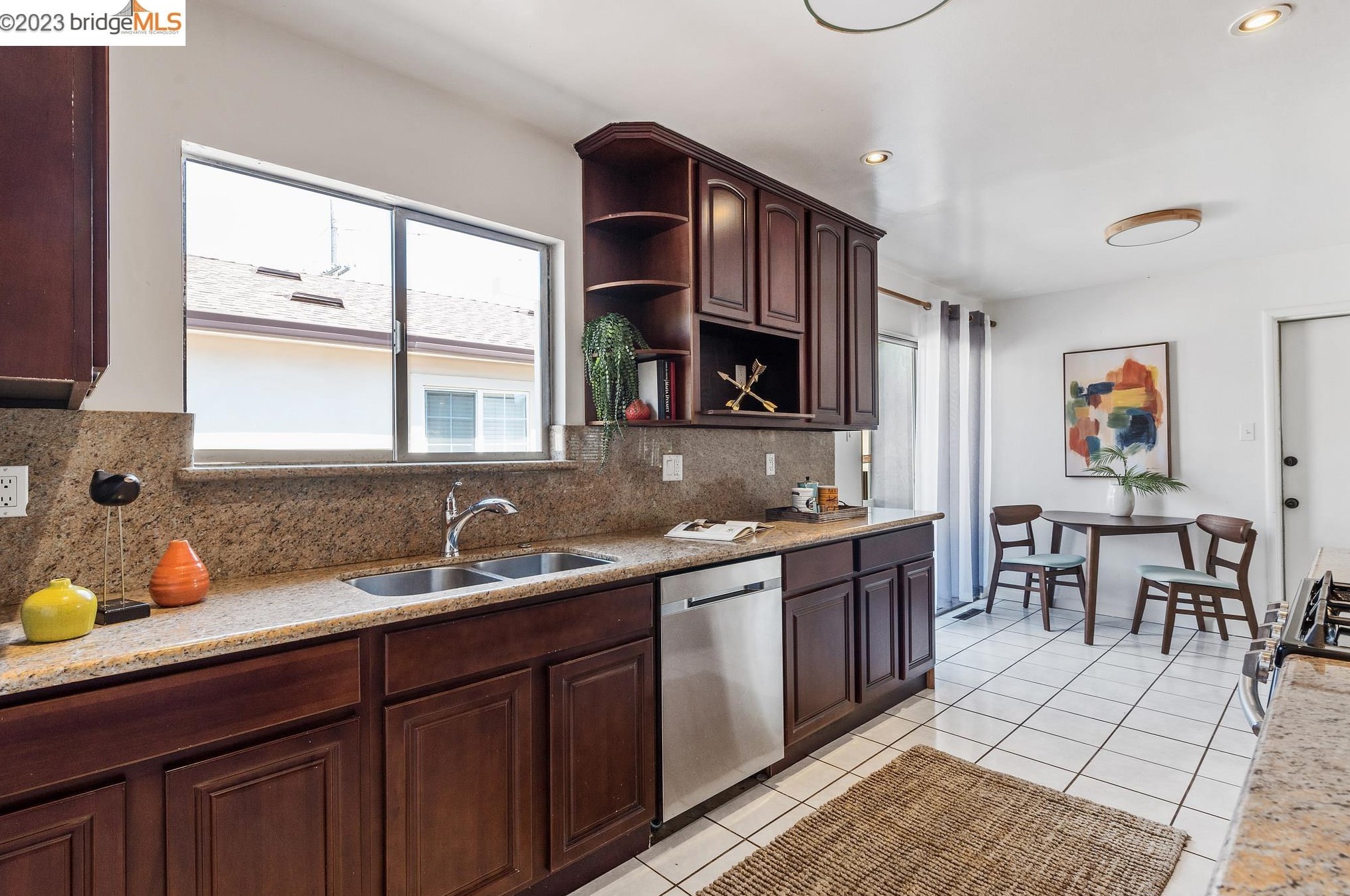 2037 19th Ave, Oakland CA  94606-4153 exterior