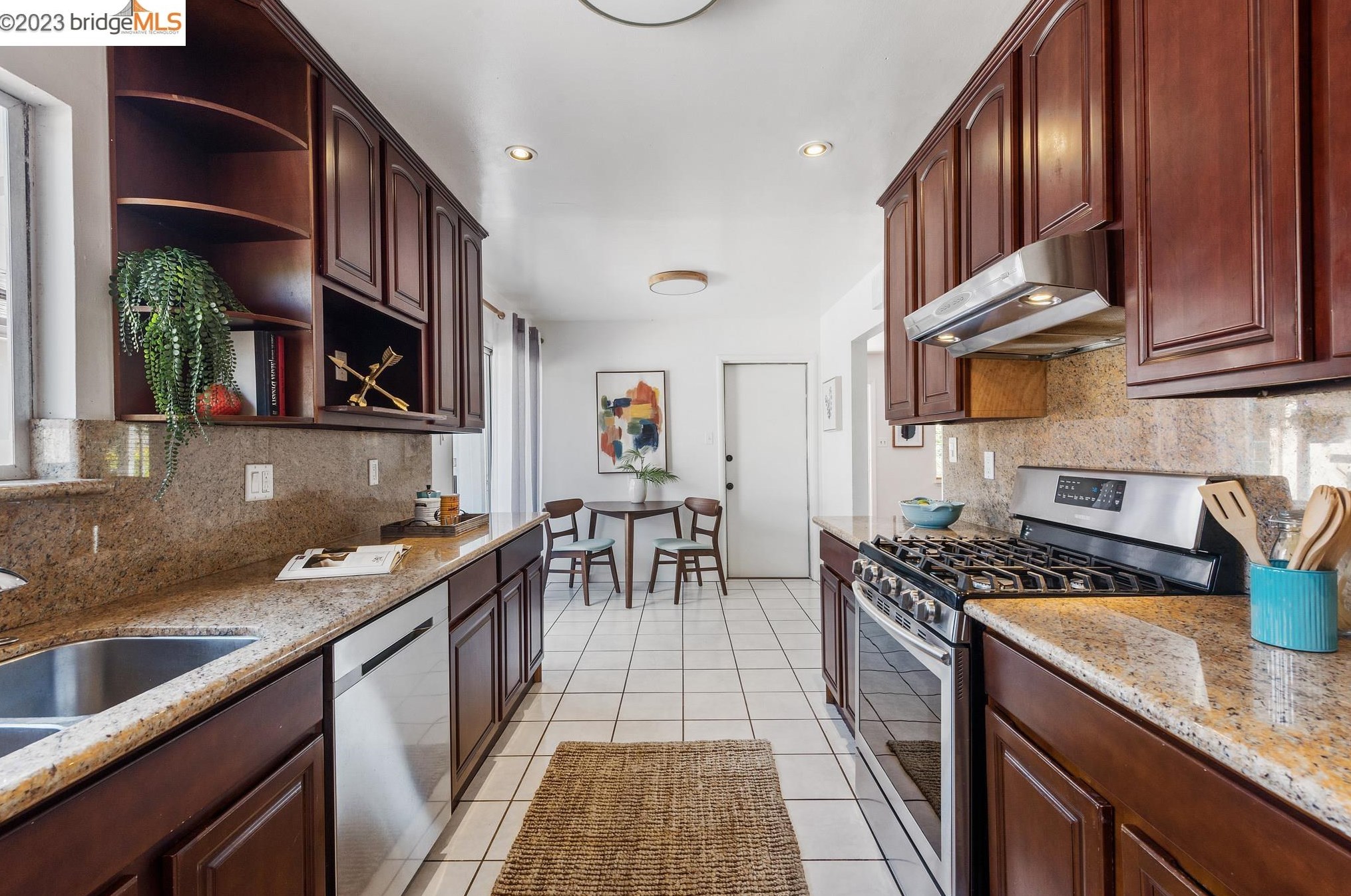 2037 19th Ave, Oakland CA  94606-4153 exterior