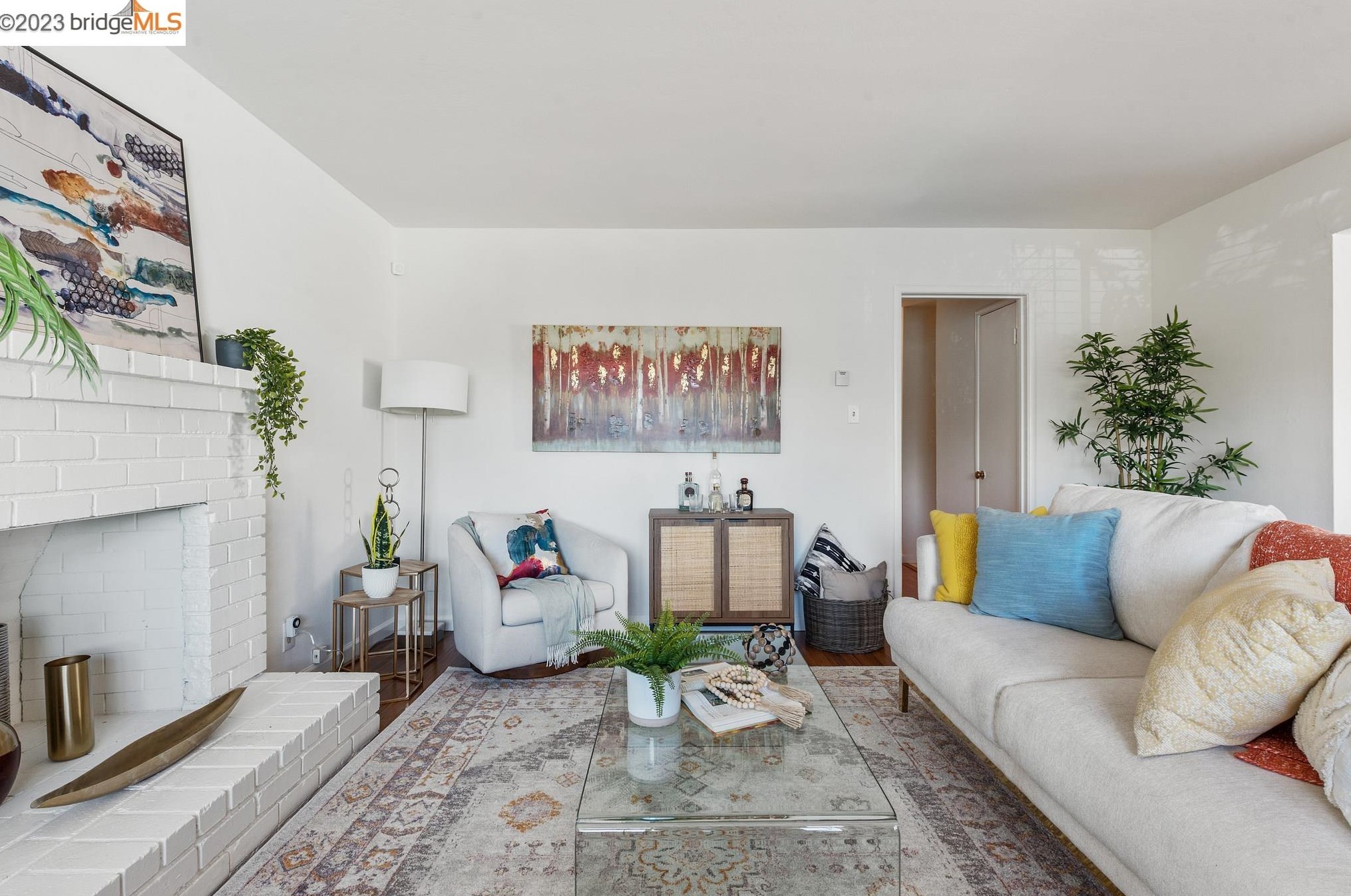2037 19th Ave, Oakland CA  94606-4153 exterior