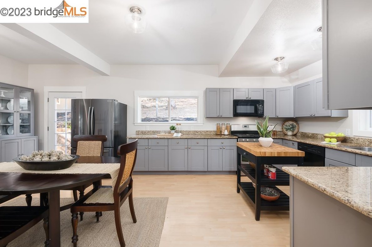 5800 Leona, Oakland CA 94605-1219 exterior