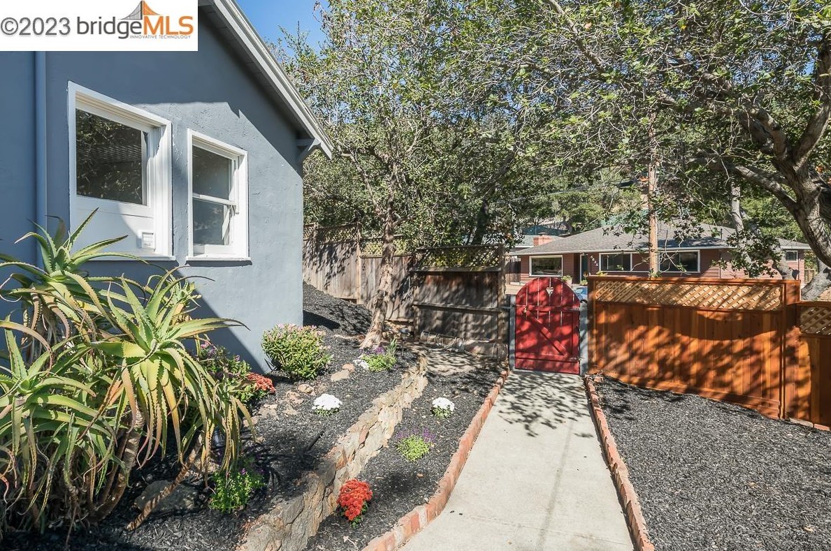 5800 Leona, Oakland CA 94605-1219 exterior