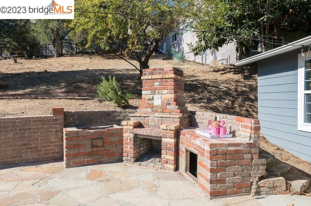 5800 Leona, Oakland CA 94605-1219 exterior